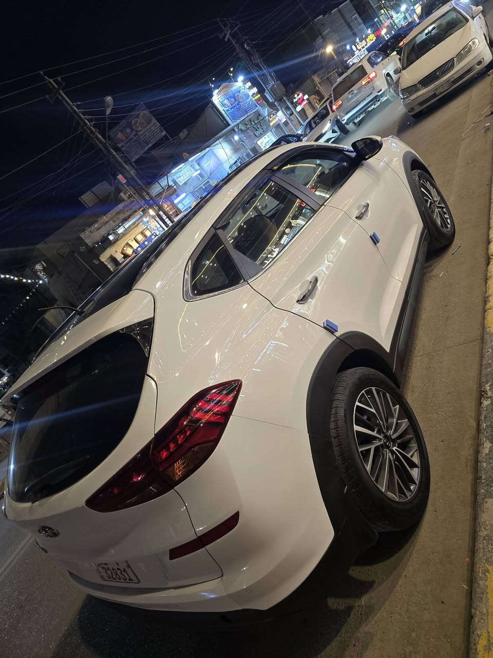 السلام عليكم للبيع او مراوس حسب القناعه توسان 2019 خليجي محرك 2000 ماشيه 73 الف حقيقي فول موصفات محرك وكير كله ع الشركه رقم دولي جديد باسمي مكفوله فقط قبق الجنطه شي بسيط والسعر 193 بيهه مجال مكاني الدوره المهديه ***********
