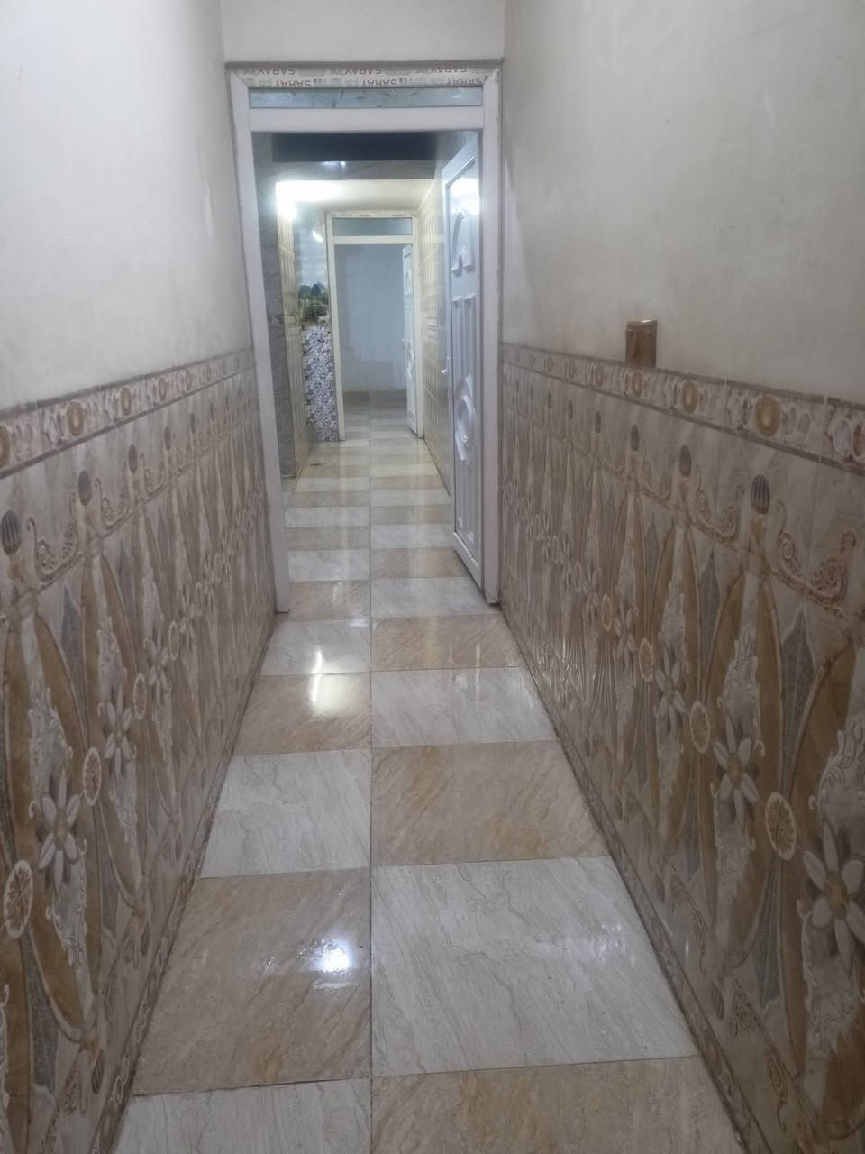 السلام عليكم دار100متر زراعي للبيع حزيران قرب حصو ورمل مقابيل أسواق علي الجبوري أول فرع
السعره 55مليون 
رقم الموبايل***********
