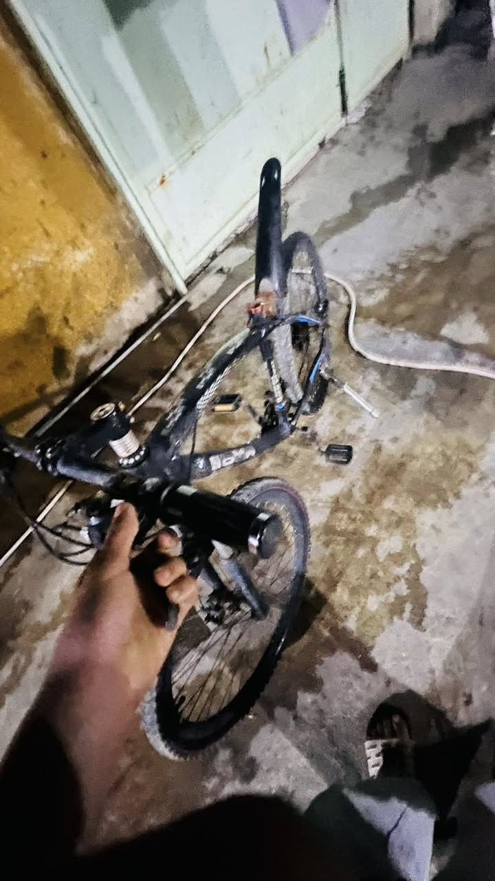 سلام عليكم بايسكل BMW رياضي الأماني اصلي للبيع  سعره ٧٠   رقم ***********
