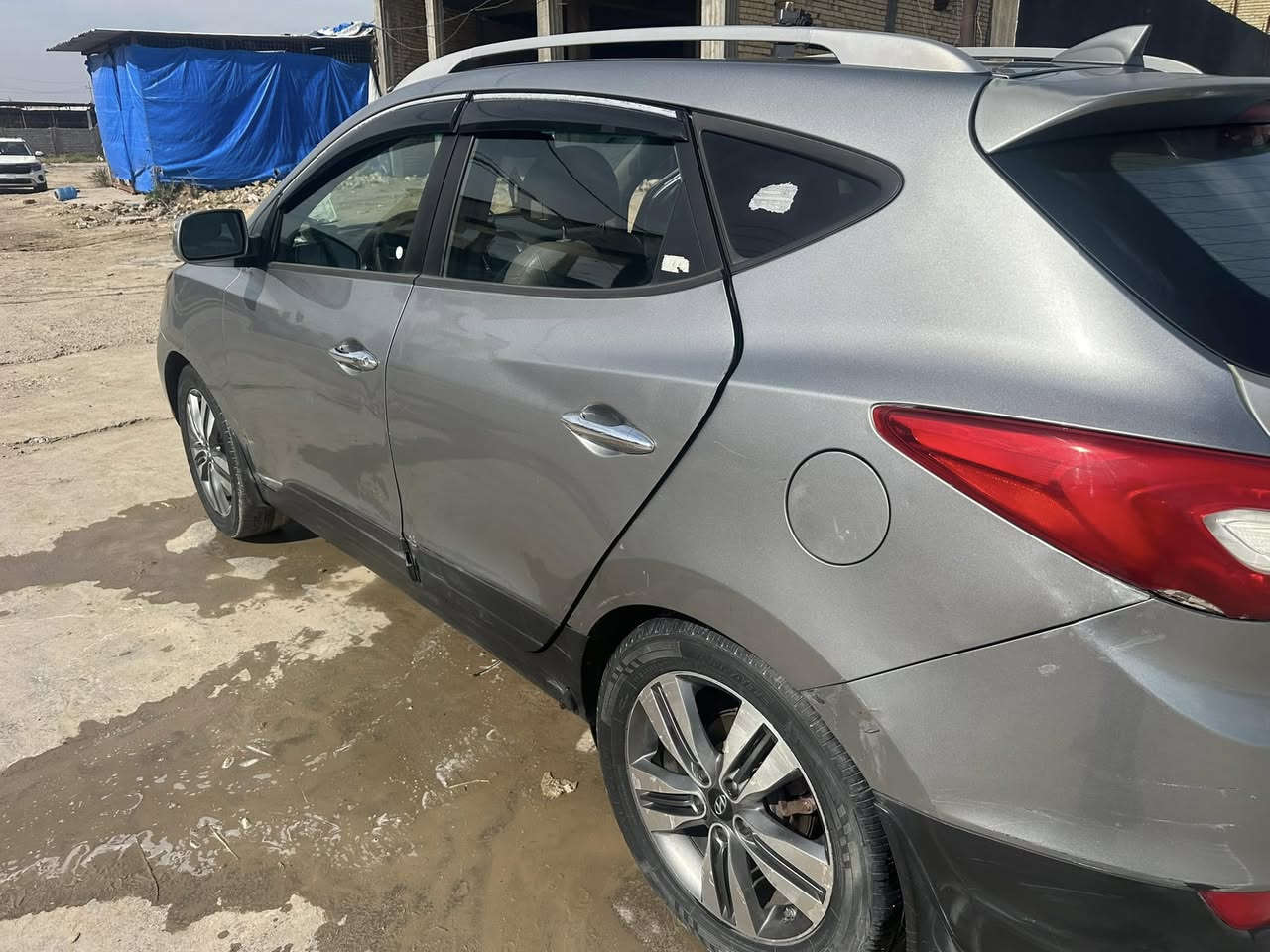 توكسان موديل ٢٠١٥ محرك GDl 2400 رقم بابل إنكليزي باسمي فول مواصفات 
بانوراما 
بصمة 
2 قطع تبريد
4 انظمة قيادة 
شاشة بلادية
منظومة تبريد جديدة فول 
لايت عدسة
لايت اوتو
كشنات جلد بلادي 
تدفئة كشنات
كشن السائق كهرباء 
اشاير بالمري 
تحكم ستيرن 
حادثها بنيد تجي تجيك وتفحص بيدك فحص كامل 
ملاحظة /// الارضية مغلفه جلد 
مكان السيارة بابل / الحمزة الغربي
السعر  135 وبيها مجال 
***********
