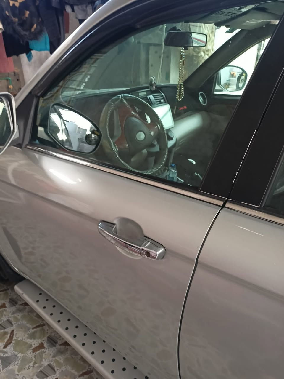 سلام سياره ليفان ZVX جديده ونضيفه سياره رقم بصره  سياره بيد بنيه وكير ومحرك كورله  عليهه وخير من الله مكينه وكلشي ما ناقصهه شي الشراي صدك يتصل ويجي سعرهه كلش حلو ٦٠ ورقه وبيهه مجال بسيط اخوان مجااال بسيط للستفسار ***********
