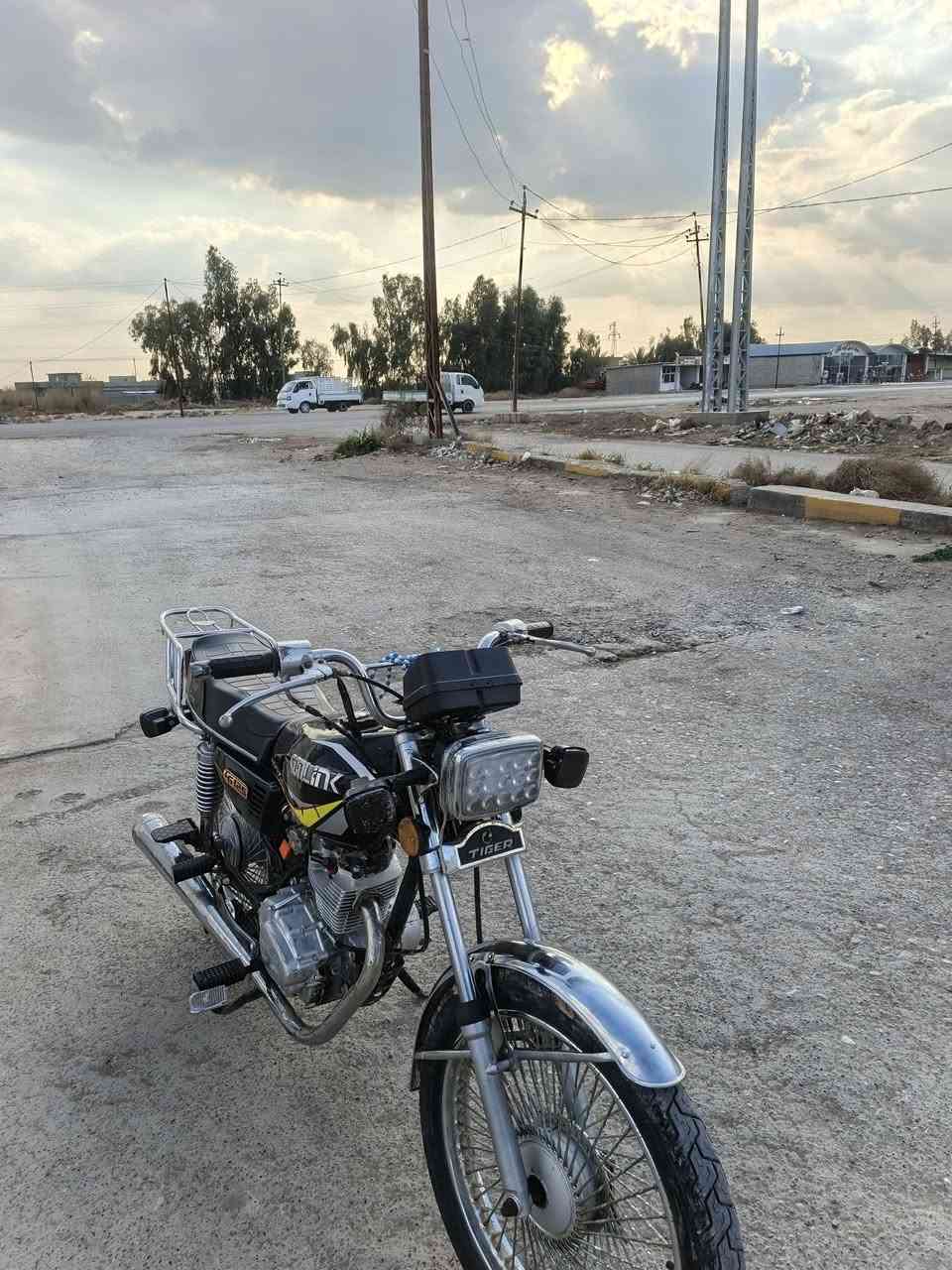 السلام عليكم دراجه تايكر 23  اوراق كامله محرك خير من الله شلعه معدل فول بيه نواقص بسيطه  السعر 450 وبيه مجال حك الجيه   مكاني بعقوبه ناحيه كنعان اي استفسار ع الرقم ***********
