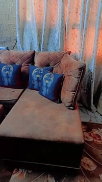 كنب • صالون