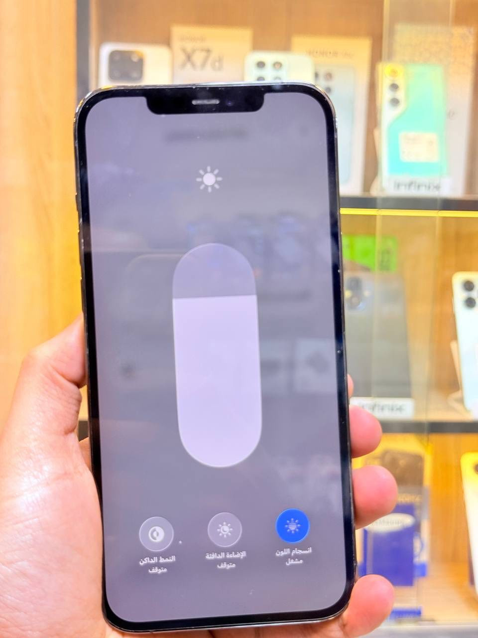 أيفون12 برو ماكس ذاكره 256 بطاريه 88اعتبره فاتحه بيدك من كارتونه ممبدل بي شي مع ضمان5ايام نضافه 100‎%‎ كامل ملحقاته  وتر بروف عل حاسبه كله نورمل
⭕️متوفر اقصاد رافدين منصه⭕️ 
 مكاني بغداد البياع شارع 13 مركز الريس للموبايل
السعر 525 الف  
***********
