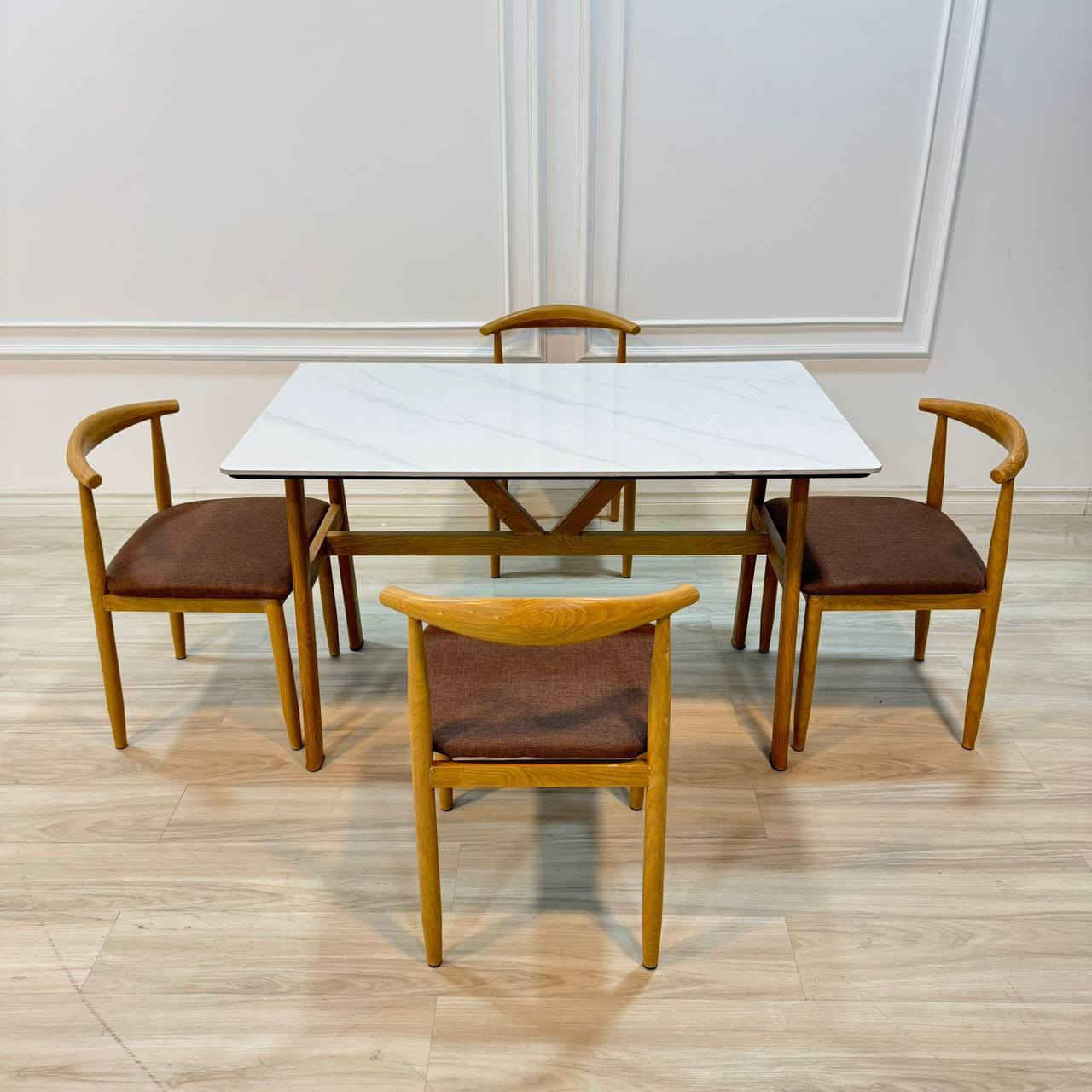 ميز طعام 4 كرسي رجل حديد دوشمه جلد سطح الميز رخام مزجج
قياس الميز 70*120 سم 
هيكل حديد بالكامل صبغ حراي
يوجدتوصيل لجميع المحافظات


**إذا كنت صاحب هذا الإعلان وتريد حذفه لأي سبب، رجاءا أرسل رسالة إلى الدعم الفني**