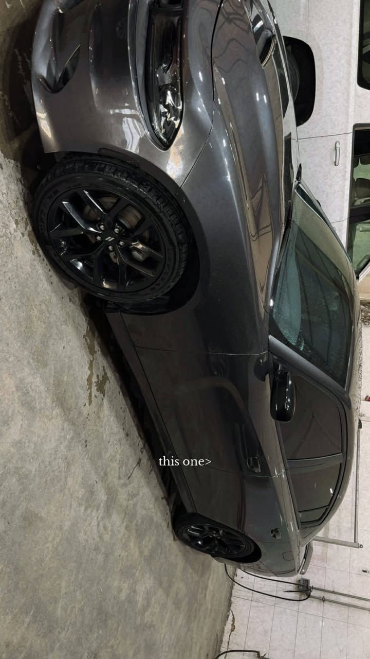 السلام عليكم جارجر موديل ٢٠٢٣ sxt محدثه جيتي حادثه جاملغ صبغ وبنيد تبديل مرقمه بغداد مكانه الدوره المعلمين  الهاتف ***********السعر ٢٤٠ وبيه مجال
