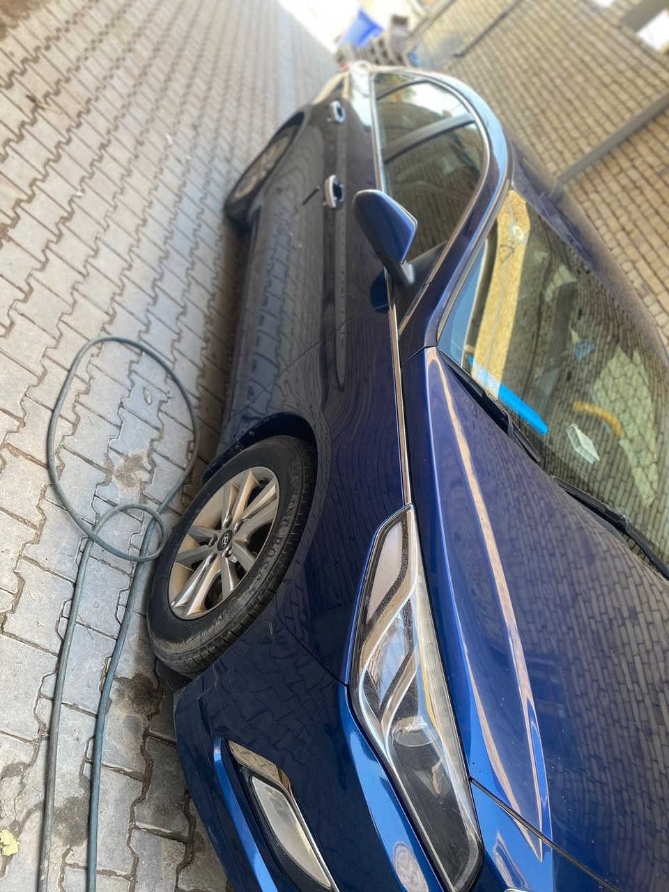 السلام عليكم سوناتا وارد أمريكي مديل 16 حادثها خشم البنيد فقط سياره نص فول شاشه كبيره كامره دواره تحكمات ستيرن أوامر صوتيه وبيها ثلاث انظمة قياده داخلها صاجي السياره جديده اب معنى الكلمه مكفوله وكامله من كلشي رقمها بصره والسياره اب اسمي سعرها ١٢٥ وبيها مجال مكانها بصرة قضاء المدينه 
تواصل على الرقم ***********
او المراسله على الخاص
