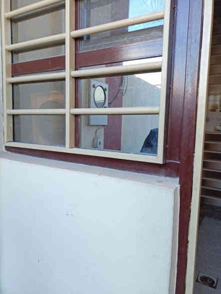 دار للايجار 
موقع الدار حي الانتصار شارع 60 خلف المستوصف مساحة الدار 108 متر يتكون الدار من غرفتي نوم وصالون وغرفة استقبال ومطبخ وصحيات داخلي وخارجي المطلوب عائلة صغيرة . سعر الايجار 250،000
التواصل على الرقم ***********
