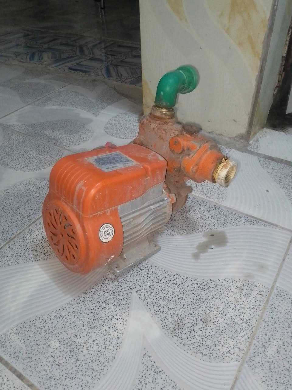 لبيع تانكي ماء ابو الطن جديد استخدام شهر  وماطور حرامي نوع تيتان السعر 100 متواجد وات ساب ***********
