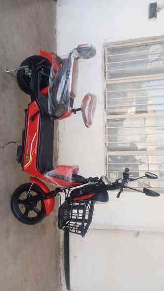 السلام عليكم 
بايسكل شحن للبيع 
موديل 2025
حجم 14 
السرعة 50
3گير 
اللون مميز 
تشغيل ع بعد بصمه
بطاريات شرط ع فحص جدد 👉
السعر 195الاف وبي مجال قليل 
مكاني الشرقاط قرب كراج الشرقاط 
ملاحضة البايسكل مستخدم شي قليل بعد ع وضعه 👉
خدمي شي راقي 🤗
رقم الهاتف ***********
