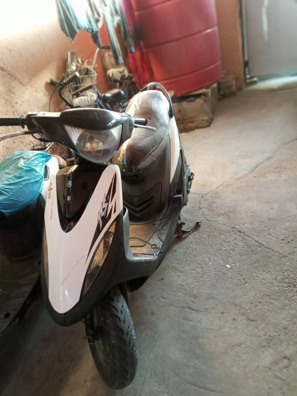 السلام عليكم ماكس عدلة صارله ٥ أشهر من خذيتها رمبه للبيع دراجة كفالة عامه مختمه والمكينة كفاله وين ما تريد تفحص افحص  شلعه معدل شغاله كلشي أشاير عداد سرعه صطاب ولايت عالي ناصي الدراجة كلها مختمه مثل ما موضح الحواضن مختمه فقط الكفرات البيض بدلتهن لان مال الرمبه مكسرات وما عوزها شي الدراجه فقط باتري تعبان تبدل الباتري نكره سلف وهندر وااحد السعر 800 وبيها مجال المكان البصره القبله قرب البريد للأستفسار رقم واتساب ***********
