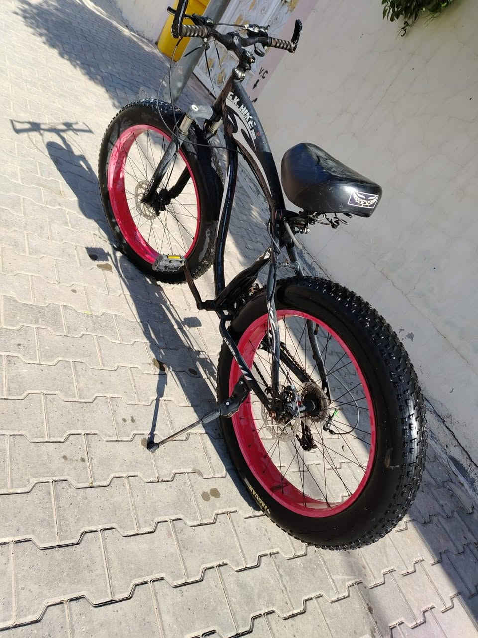 سلام عليكم 
بايسكل جبلي يسمو دباب أو كوبرا  التاير الجبيره والعريضه 3مكاين امامي .7مكاين خلفي تايرات جدد ماعايز اي شي الله شاهد ماخذ ب220 للبيع او للمراوس ببايسكل بطه BD أو سانتوس مكاني نجف حي نداء السعر 150وبي مجال وهذا رقمي ***********بي واتساب
