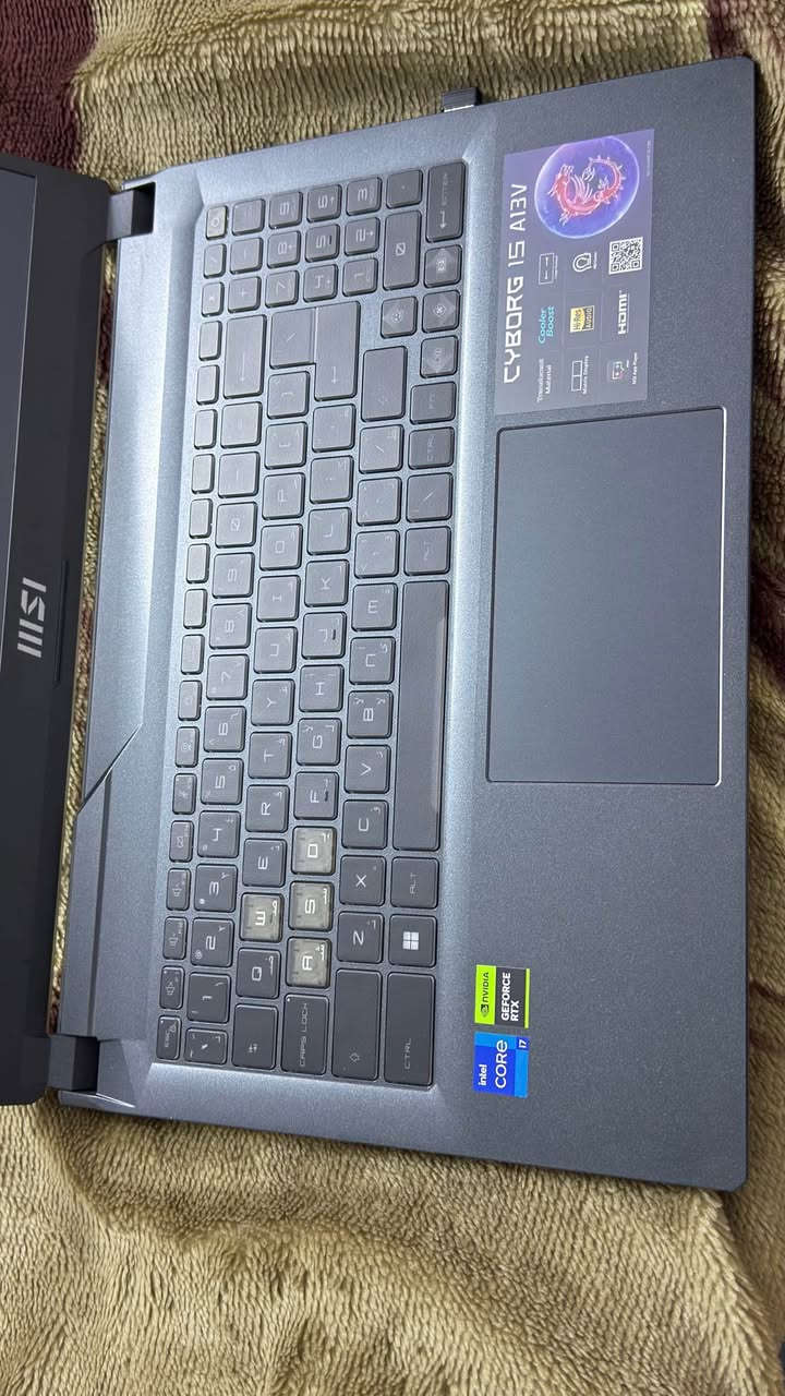 🔥 لابتوب احترافي قوي للبيع – بابل 🔥  

💻 MSI Cyborg 15 A13V  

✨ الحالة: استخدام شخصي لمدة سنة – نظيف جدًا وبدون أي مشاكل  
🔋 الأداء ممتاز ومجرب على المونتاج والألعاب  

⚙️ المواصفات:  
- Intel Core i7-13620H (جيل 13)  
- NVIDIA GeForce RTX 4050 (6GB) 🔥  
- 16GB DDR5 (سرعة 5200)  
- 512GB SSD سريع  
- شاشة 15.6” FHD – 144Hz  
- Windows 11 Pro  

🎬 مناسب للمونتاج، التصميم، والألعاب الثقيلة بكل سلاسة  

🔌 الشاحن الأصلي موجود  
📦 الجهاز نظيف ومستخدم بعناية  

📍 الموقع: بابل  
📲 للتواصل واتساب: *********** Singapore
