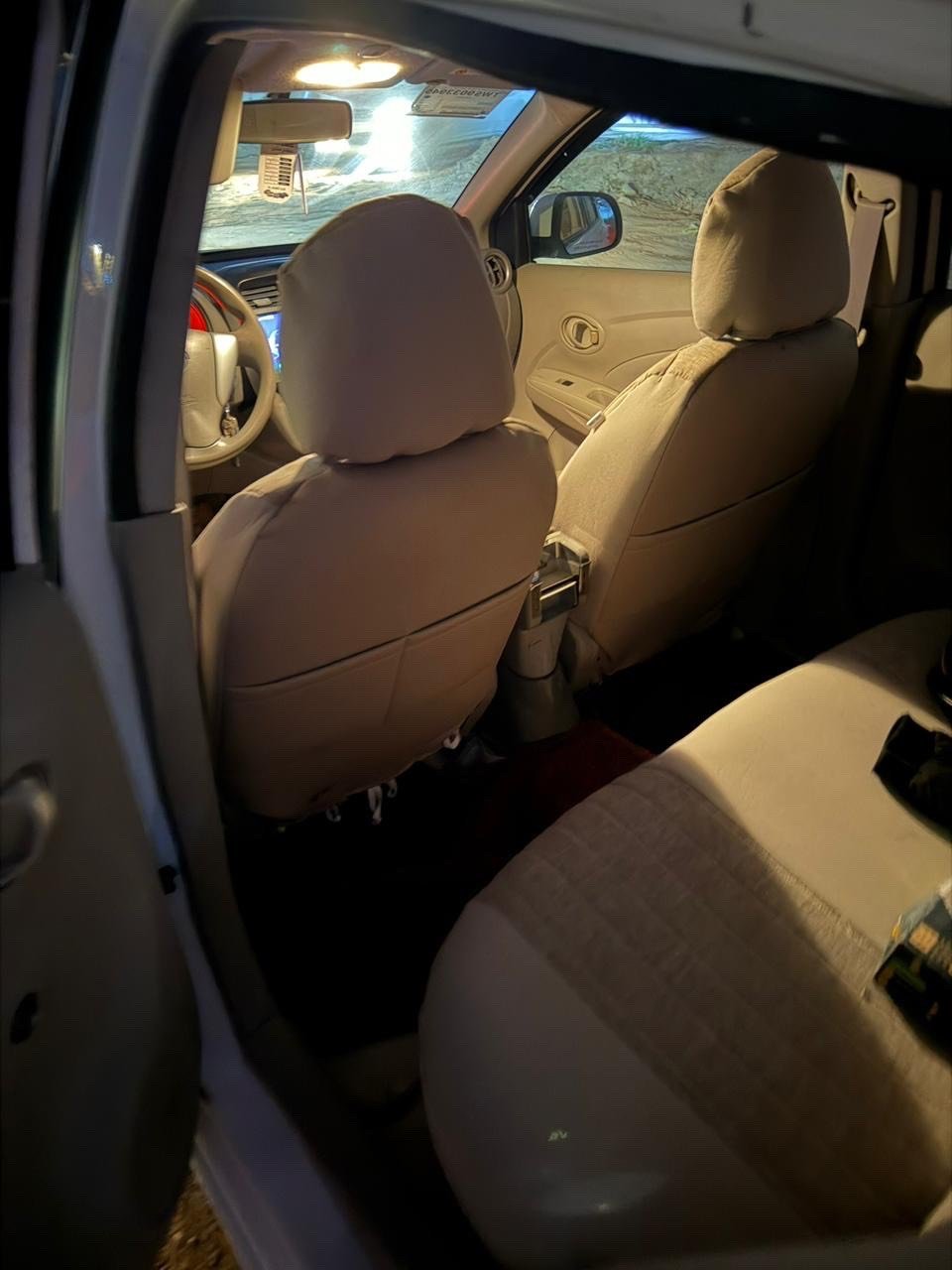 سيارة Nissan Sunny 2018 موديل 2018 (هندي)
رقم بغداد – بأسمي جاهز للنقل :
🔹 المواصفات :
	•	بابين تبديل (نفس اللون بدون اختلاف)
	•	محرك قوي بحالة ممتازة
	•	سيارة نظيفة وجاهزة للاستخدام اليومي
	•	استخدام شخصي واهتمام واضح
       منظومة غاز تعمل بورقة صيانه 
🔹 ملاحظات :
السيارة لا تحتاج مصروف ، وضعها جيد
💰 السعر: شده بيها مجال 
📞 للاستفسار: (***********)
مكان السياره الحلة