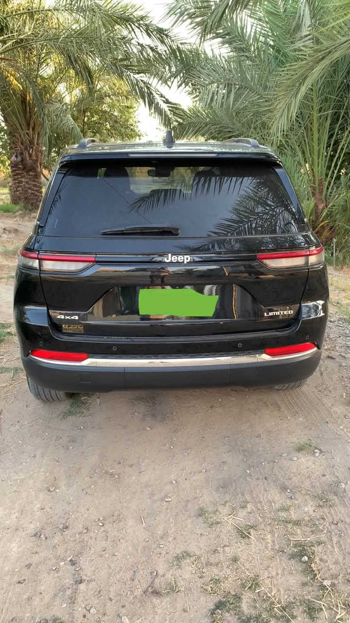 جيب كراند شيروكي بصمه فئة اللمتد الفول عدا التنته ٢٠٢٤ ماشيه ٩٠٠٠ الف زيرو رادار أمامي خلفي تبريد تدفئة الكشنات مع تبريد الستيرن  حساسات جوانب تحديد مسار كير ٣ فئات سبورة ثلجي وأنحدار منزلق تبريد فول محرك فول رقم الانبار 
الاتصال على هذا الرقم صاحب السياره ***********
