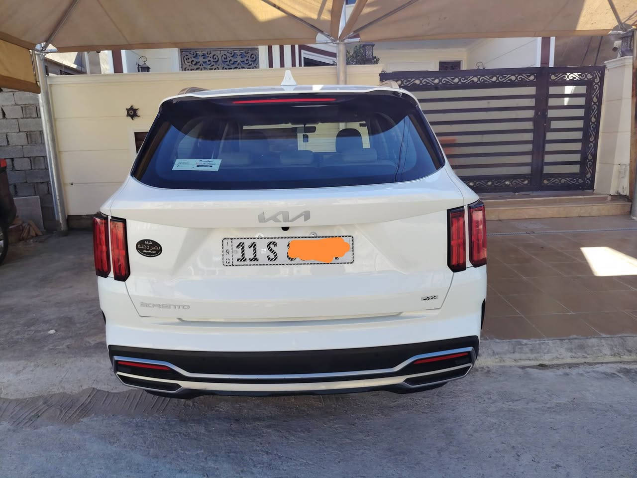 🚘 كيا سورينتو 2023 – فل مواصفات ×4 🚘
سيارة بحالة جديدة، مواصفات كاملة 👌
🔹 المحرك
محرك 6 سلندر – 3.5 لتر
4 أوضاع قيادة:
Eco – Comfort – Smart – Sport
نظام مانع الانزلاق + نزول المنحدرات
🔹 التشغيل والأمان
بصمة تشغيل + بصمة أبواب
تشغيل عن بُعد
سايد بريك بصمة
مثبت سرعة
حساسات أمامية وخلفية (4 جهات)
🔹 الأنوار والكاميرات
أنوار زينون + LED مع كاشفات
باك لايت LED
كاميرات 360 درجة مع كاميرا دوّارة
فتحة سقف بانوراما
شاشة كبيرة مع نفيكيشن
شفتات مقود
إضاءة داخلية محيطية 
❄️ إضاءة ثلجية أمامية وخلفية ومن جانبي المقاعد الخلفية
مقاعد تسخين وتبريد
فول تحكم كهربائي للمقاعد الأمامية مع نفاذ شحن 
أرضيات أصلية
3 فتحات تبريد 
منفذ طاقة
شاحن لاسلكي
منافذ شحن متعددة
صندوق خلفي كهربائي
📊 الممشى: 37,500 كم فقط
📝 ملاحظة:
يوجد صبغ خفيف (شبر جاملغ + شبر دعامة أمامية)مثل مموضح بالصور
السعر / 295 $ والتوفيق للجميع يارب 
📞 للتواصل: ***********
