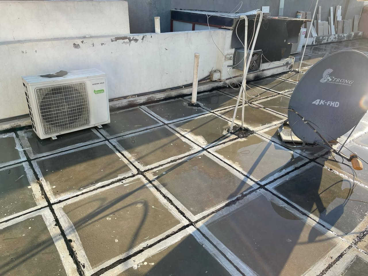 اضافه وعمل ماستك السطوح الدور السكنيه والمدارس بعد الغسل والتنظيف وهذا عملنا انشاء الله ينال رضاكم سعر المتر كرسته وعمل ماستك 2000. الفين دينار هاتف/*********** ابو سالي للماستك
