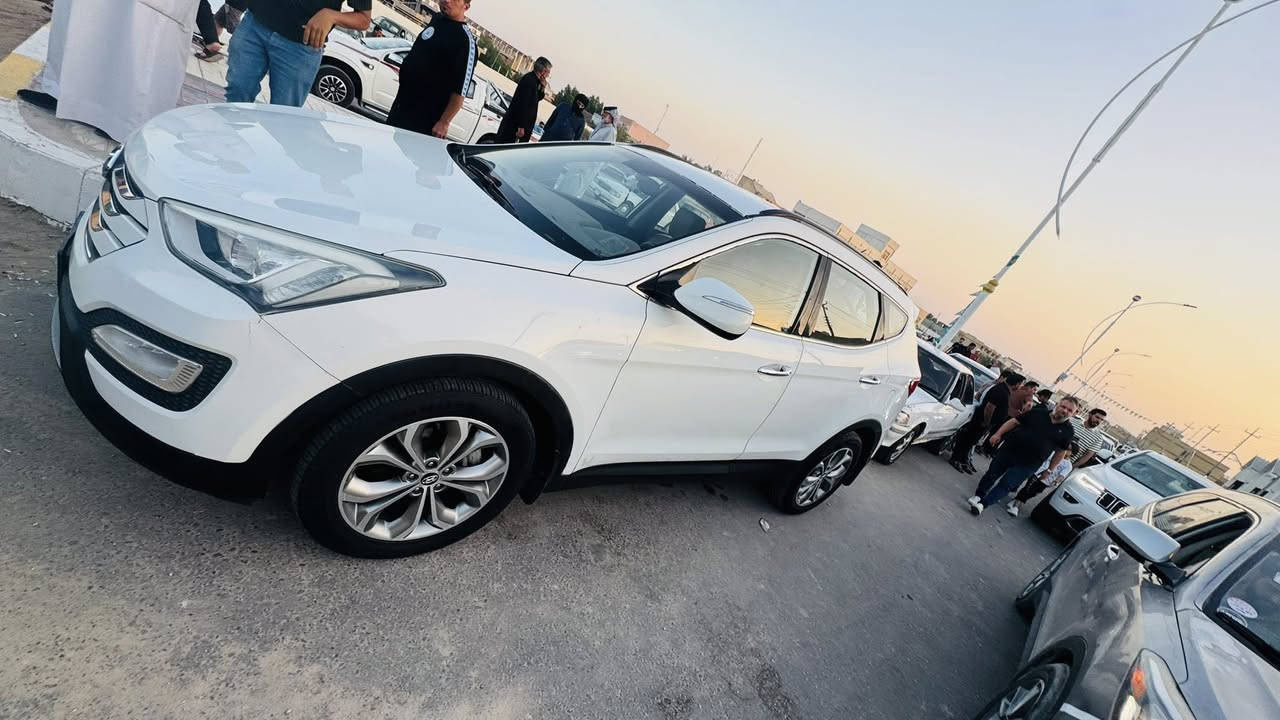 السلام عليكم 
سنتافي خليجي للبيع موديل 2014 سته سلندر 7 راكب رقم ذي قار تحويل ثاني يوم 
مواصفات شاشه حساس خلفي فور ويل كشن جلد كهرباء السياره سويج. رقم ذي قار بيه باب السايق فقط بارد ورش صبغ بدون تبديل بدون اي ضرر داخلي  سعره 162 وبيه مجال قليل للشراي سعر النترا   ***********
