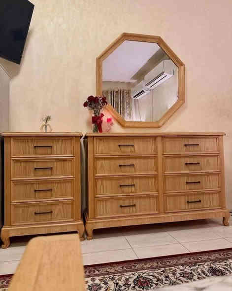 مساء الخير زبائنا الكرام 
غرفة سته ملحق داخلي نوع الخشب سنديان شغل عراقي فاخر درجة اولى انشاء الله تنال اعجابكم 
للستفسار مراسلة الصفحة او اتصل واتساب *********** العنوان بغداد الدورة نهايه شارع الصحة مجاور كلية كلكامش ن والقلم مجاور مكوى اسطنبول
