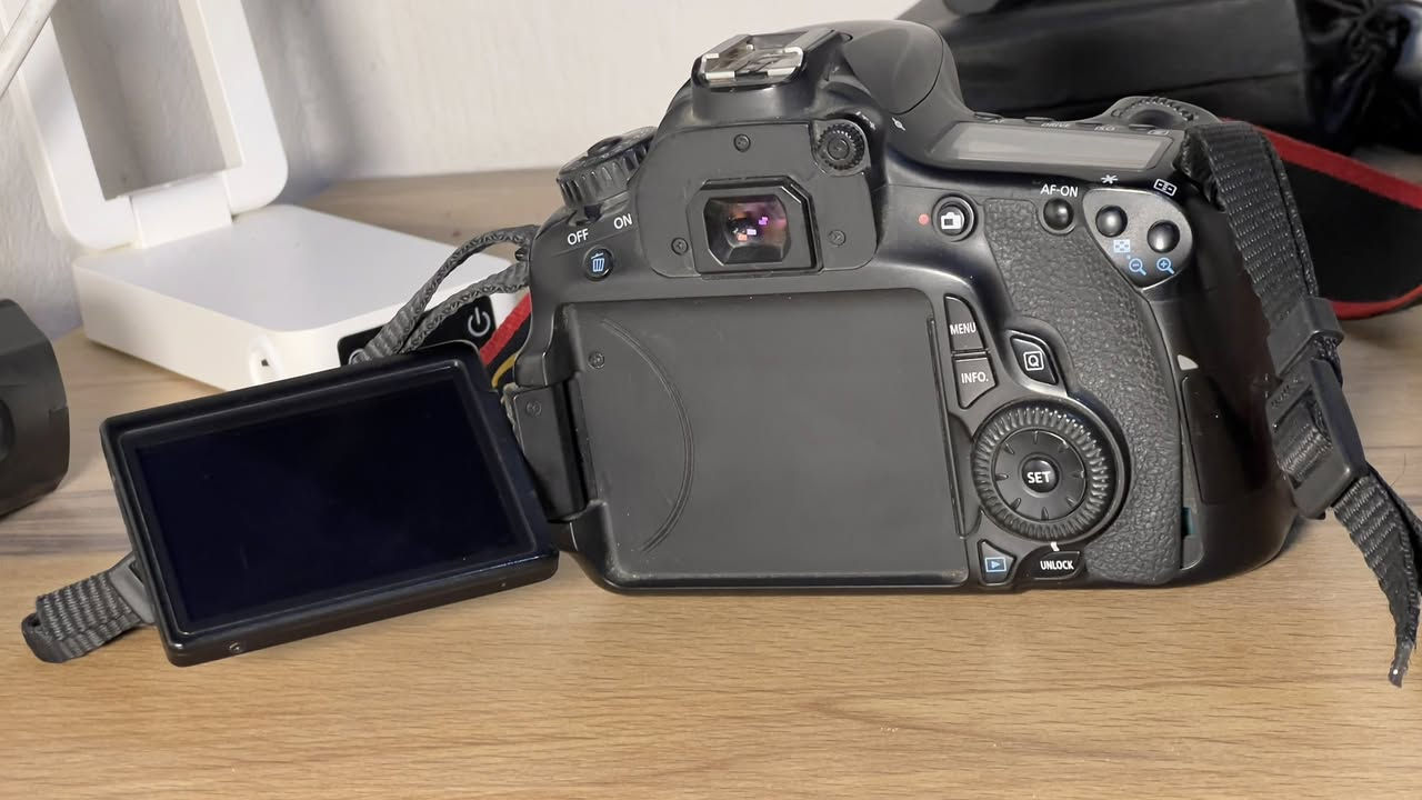 للبيع كامره كانون EOS 60 D مع مانع اهتزاز كامبل Manfrotto MVG460،  يتحمل وزن 4,6 كلغ
عدسة 50mm ماكرو فول فريم
عدسة 70_300سيكما 
سبيد لايت 
بطاريات 2 
قارء بطاقة وبطاقه تخزين بسعه 16 كيكبايت 
شاحنه +حزام +جنطة 
استخدام شخصي السعر 950 وبي مجال بسيط


**إذا كنت صاحب هذا الإعلان وتريد حذفه لأي سبب، رجاءا أرسل رسالة إلى الدعم الفني**