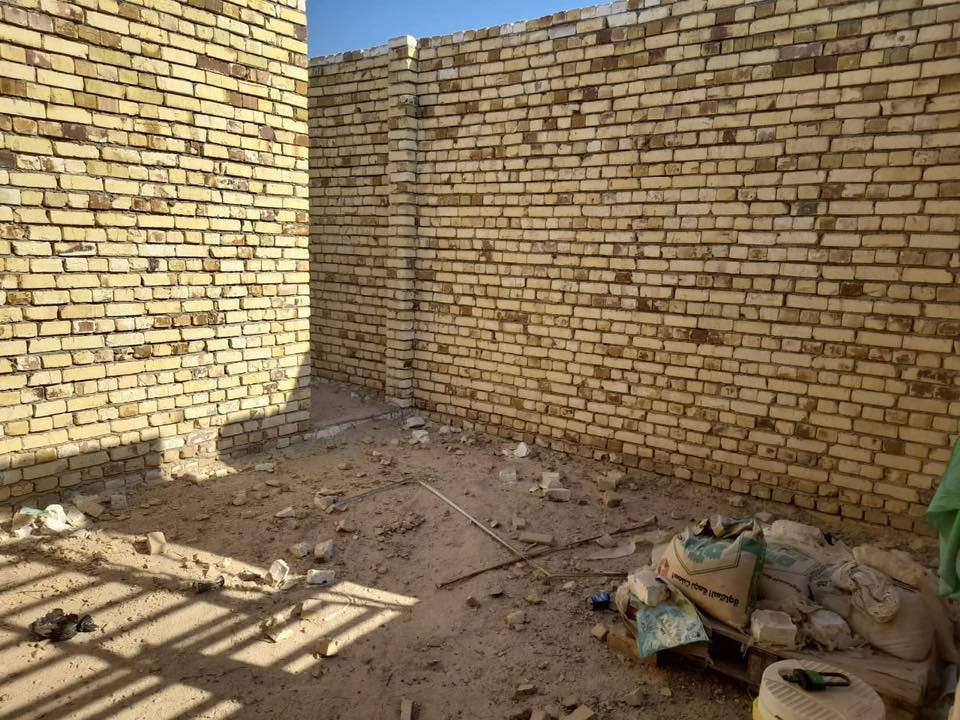 السلام عليكم
دار هيكل غير مسقف للبيع

طابو زراعي سند25 

نوع البناء //طابوق بوكس ٥٠×٥٠سم

تحويل البيت ثاني يوم بعد الشراء

العنوان / /بابل المدحتيه 

حي بابل الزراعي خلف محطة الكهرباء 

بناء حديث سنة ٢٠٢٥

عرض الشارع ١٠متر

المساحة//٣٠٠متر

الواجهه //١٠متر

قريب على التبليط جدا 

خدمات كامله من ماء وكهرباء شارع سبيس

السعر/٥٠وبي مجال

تفاصيل البيت

استقبال 

صاله كبيره 

عدد الغرف ٢

مطبخ حار وبارد

منور خلفي وجانبي 

مجمع صحيات داخليه وخارجيه

البيت موقع حلو وجيد جداً الوجي على الشارع الرئيسي

للاستفسار. ***********.     ***********
