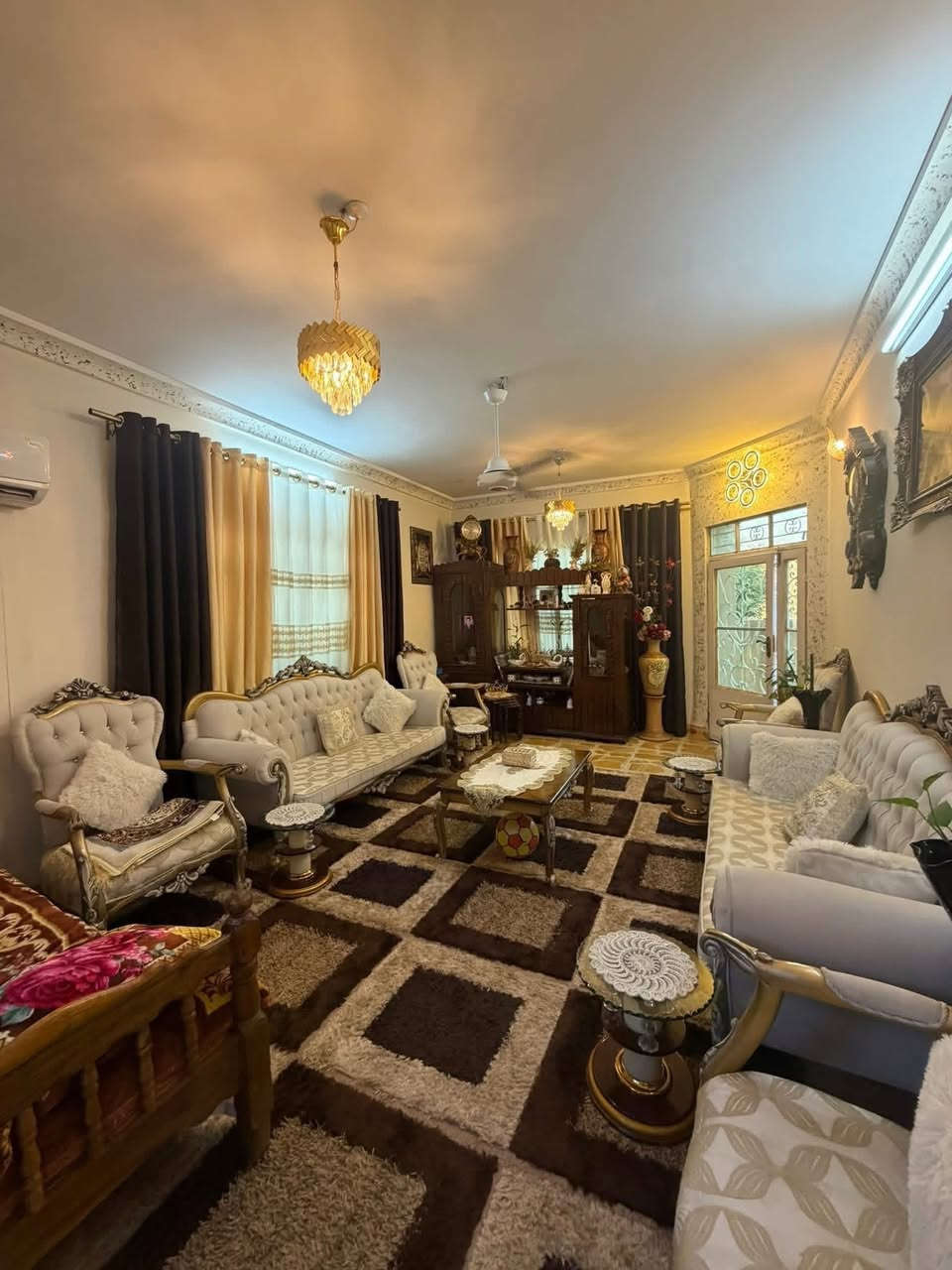 #عروضات_مكتب_قصر_نينوى
✨🏡 – دار ركن للبيع 🏡✨

📍 الموقع: حي الحدباء

📐 مساحة  دار:162متر

📏 واجهة مميزة:10 م

طابق الاول 

غرفة نوم

مطبخ حار 

هول واسع

استقبال راقٍ

خدمات متكاملة

🔹 مواصفات الطابق الثاني:

3 غرف نوم فاخرة 

خدمات متكاملة

ر للاستفسار 

📞 للحجز والاستفسار والمعاينة:

*********** 
***********واتساب 
***********
