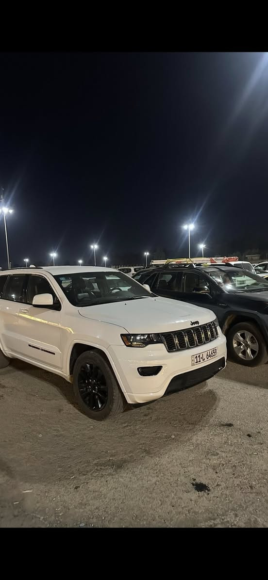 للبيع  جيب كراند شيروكي موديل 2022 وارد امريكي بيها بس لباب لخلفي الي ورد لصدر مصبوغ وبيها ربع لجاملع مال سايق بارد بدوننن صبغ وبس ماشية 61 الف مايل لسيارة نضيفه ومابيه نقص ***********
