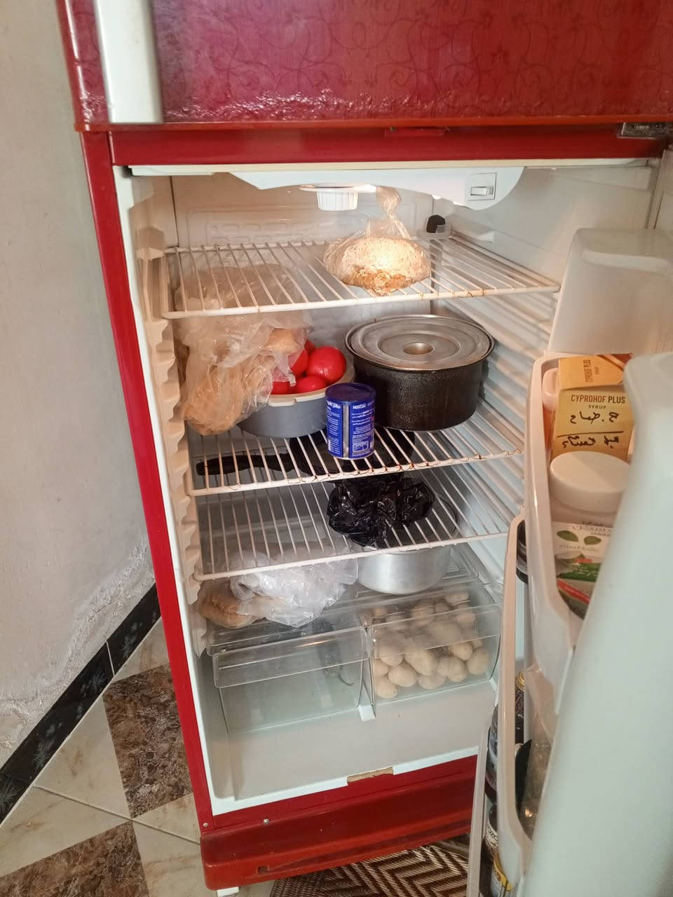 ثلاجه للبيع نظيفه رقم التليفون 0770 40 30 62 3
