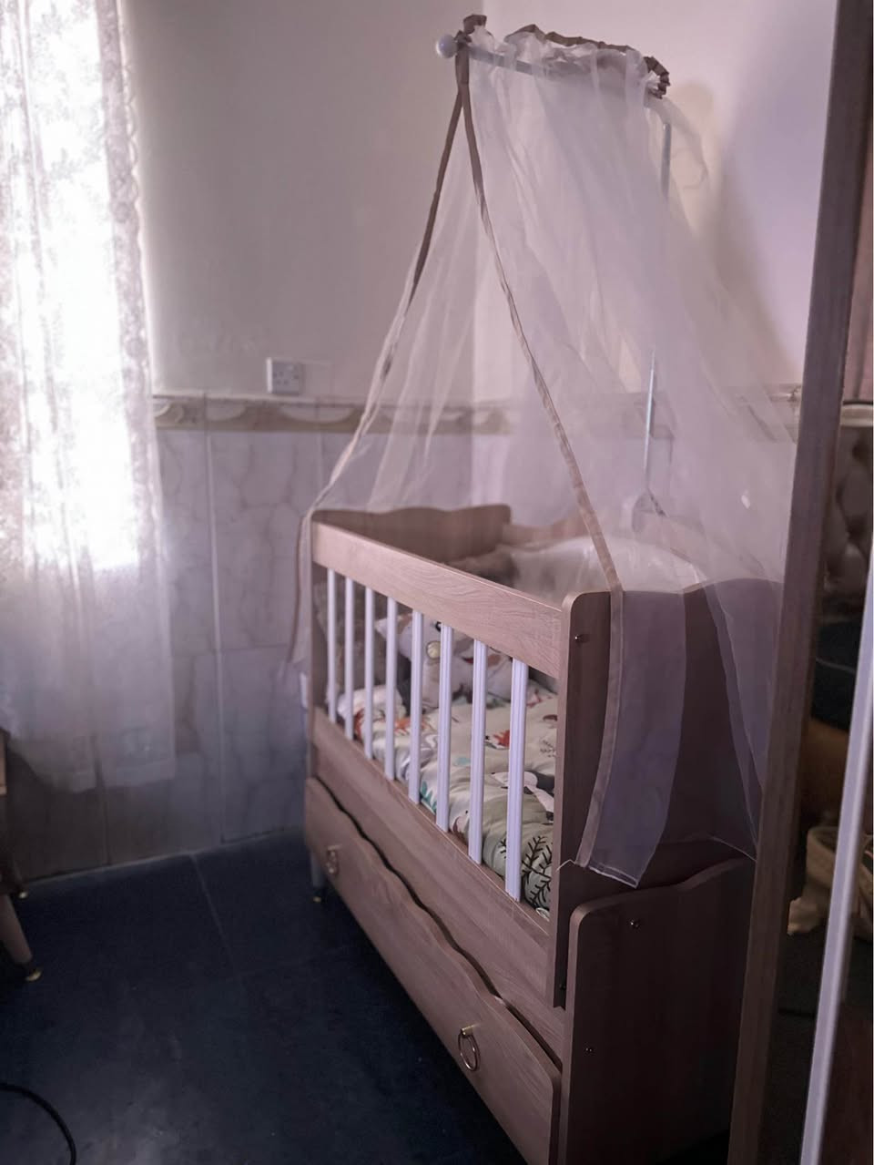 سرير اطفال ابو مجر جديد مع ناموسيه وستاند ودوشك بالجيس وجرجف ومصدات ومخده وكوشات ٢ سعر١٤٠ شارع فلسطين بغداد, العراق


**إذا كنت صاحب هذا الإعلان وتريد حذفه لأي سبب، رجاءا أرسل رسالة إلى الدعم الفني**