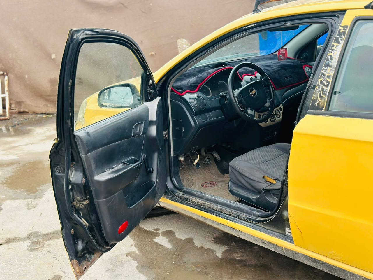 افيو2007خليجي مكفوله من كص وكلبه وتبديل مكينه مسكر جديده وكير جديد حداديه جديده سياره جاهزه للشارع بيه نقص بس طوافه البانزين تخم تاير جديد السعر 39مكان حله مركزمكلف بلنشر ***********
