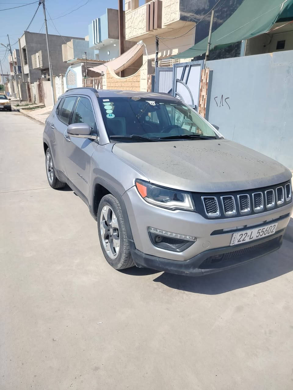 السلام عليكم 
سياره جيب كومباس 2018
فول موصفات بصمه تشغيل عن بعد
رداوات امامي وجانبي 
كشنات جلد تدفئه كشنات وسترين 
سياره ضررها قطه وحده و صبغ نص باب 
السياره باسمي سعرها140وبيها مجال 
الاتصال ***********
