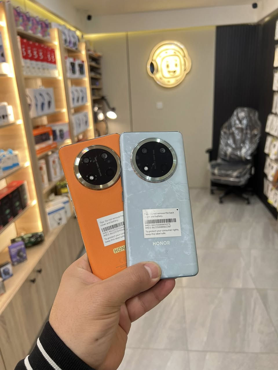 HONOR X9c 🧡🩵
ابو الجوز ❤️‍🔥

الذاكرة 256GB
الرام 8GB+8GB=16 GB 
المعالج Snapdragon 6 Gen 1
شاشة منحنية 
بصمة بالشاشة 
تردد الشاشة 120Hz
كاميرا 108MP
بطارية 6600mAh
بشحن سريع 66 واط
جهاز معروف بمواصفاته القوية
مقاوم للماء 
مقاوم للكسر 
بسعر 289 الف فقط❤️‍🔥
المكان موصل 
حي الميثاق 
للاستفسار 
***********
