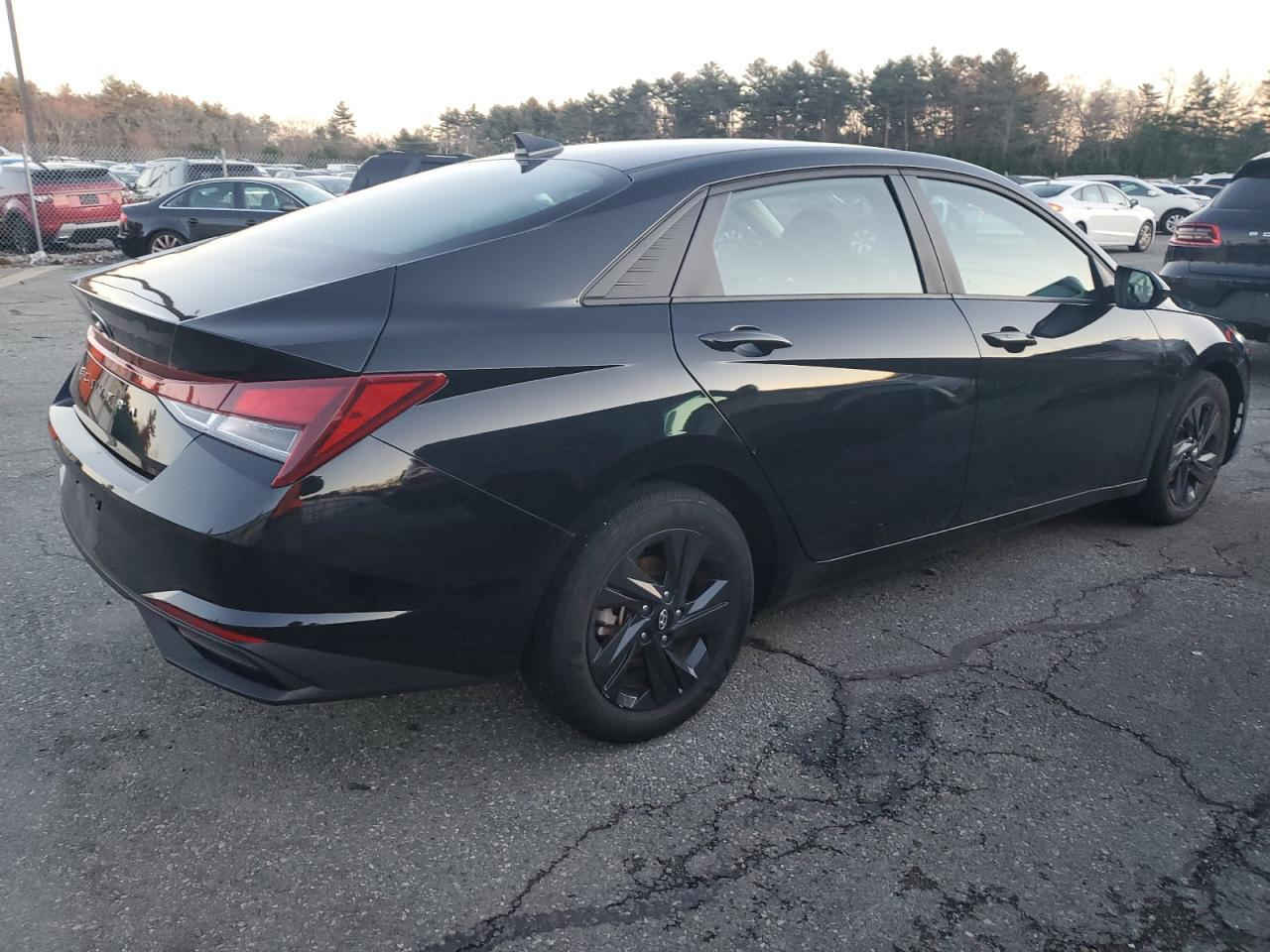 سلام عليكم النترا 2023 كما موضح بصور على حادثه ما مصلح السياره حره مدفوعه كمرك وضريبه منفيس باسمي ابصملك ثاني يوم السياره كفاله من كلير وصبغ فقط الحادث جاي من امريكا بيه مكان السياره البصرة *********** السعر 132 ورقه وبيه مجال للشراي
