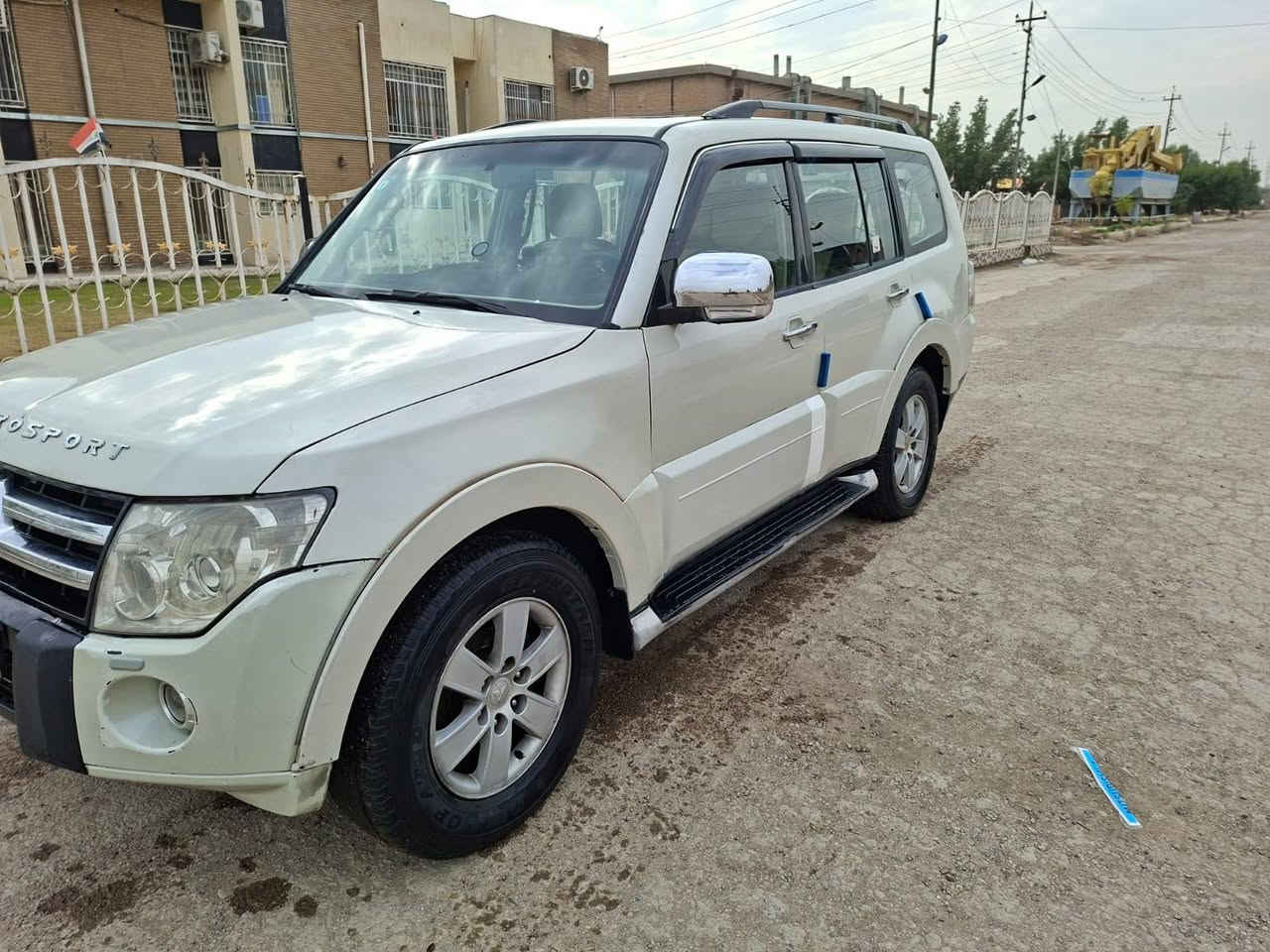 السلام عليكم للبيع او المراوس باجيرو موديل ٢٠٠٨ حبتور فول مواصفات محرك ٣٠٠٠ فور ويل سبعه راكب كشنات جلد +كهرباء تدفئه وتبريد ٣ قطع شاشه كاميرا حساسات تخم تاير جديد صدر امامي خلفي جديد معمره و مصبوغه عام لغود وشواصي كفاله السعر ٩٨ وبيها مجال بسيط 
مكاني الدوره ابو دشير 
رقم الهاتف *********** بغداد, العراق
