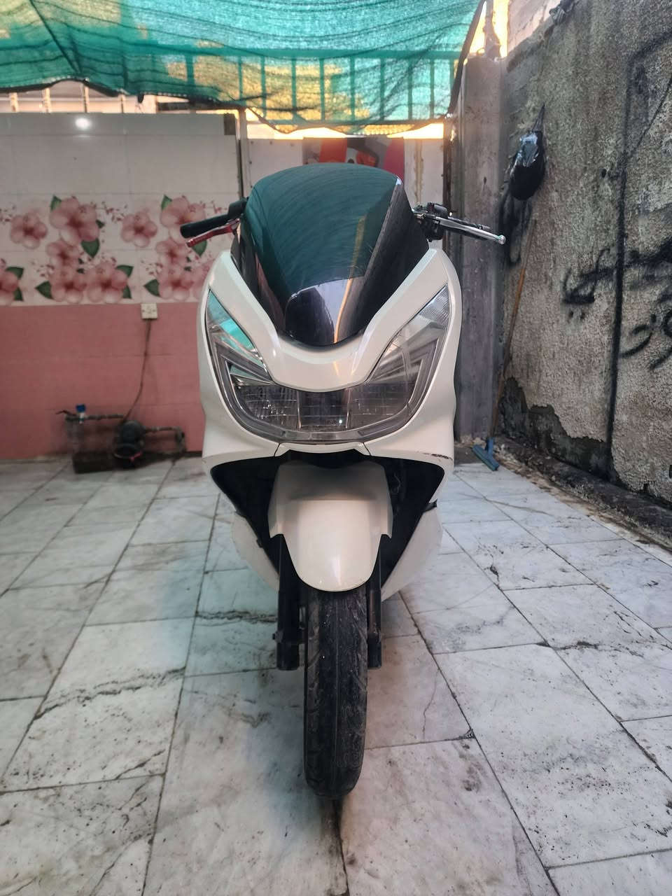 سلام عليكم جيل ثاني ياباني للبيع السعر مليون و٤٥٠ المكان بغداد تفاصيل اكثر خاص او اتصال على الرقم ***********
