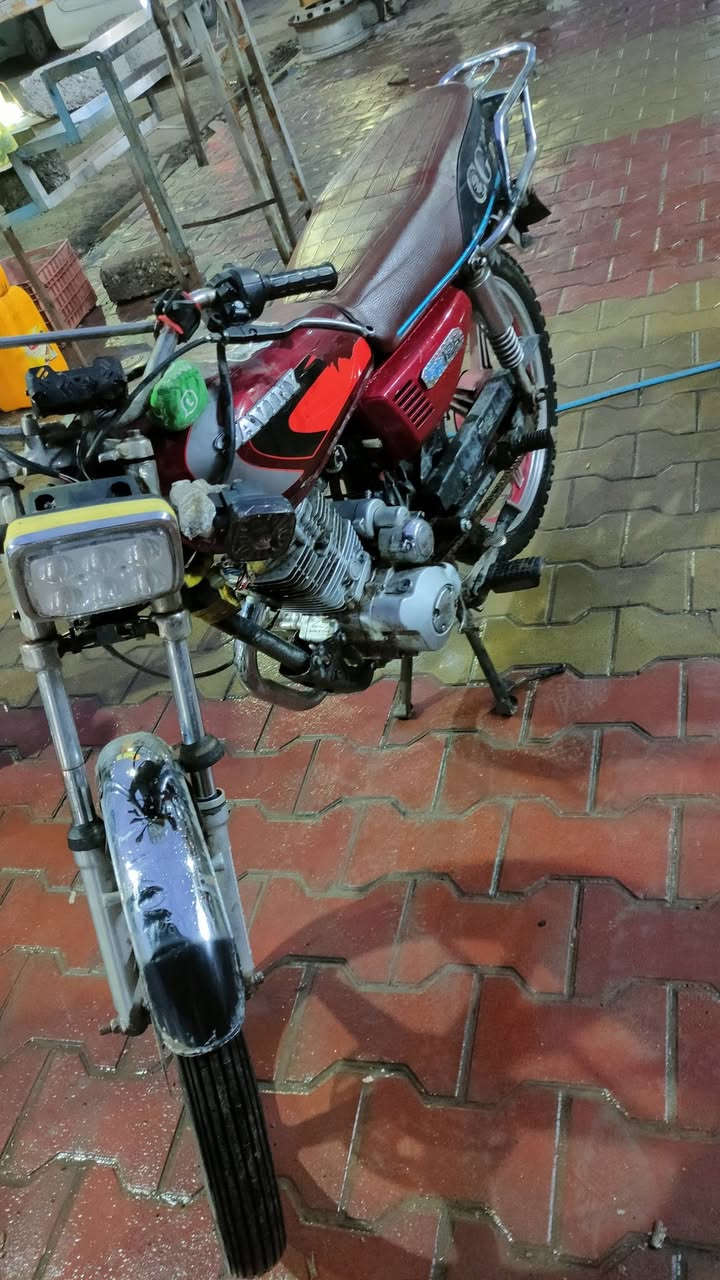 السلام عليكم موطور للبيع كلشي شقال. سلف شغال  لايتات نشرات السعر 200. مكان ناحيه القياره جنوب موصل ***********
