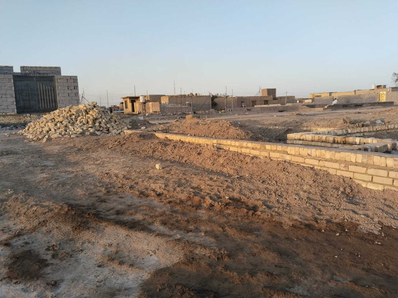 للبيع بتلو يمه  ماي وكهرباء 
الصخيين نزله ابو كميل 
المساحه 140متر
*********** واتساب
