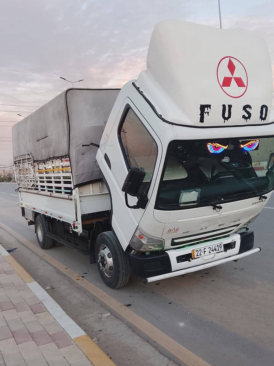 يا الله على بركه الله كنتر موديل 2023 السياره كفاله عامه ماكينه وقير على وضع الشركه تدفئه تبريد شغال تخم تاير جديد حداديه برغي ما مفتوح بيها على وضع الشركه السياره جاهزه وحلوه رقم اربيل دولي باسمي لا يدزنون عالي ناصي لافتات خلفيه محجر حداده جلال  السعر 270 ورقه وبيها مجال حق الجيه مكان كربلاء المقدسه حي العسكري رقم الهاتف ***********4
