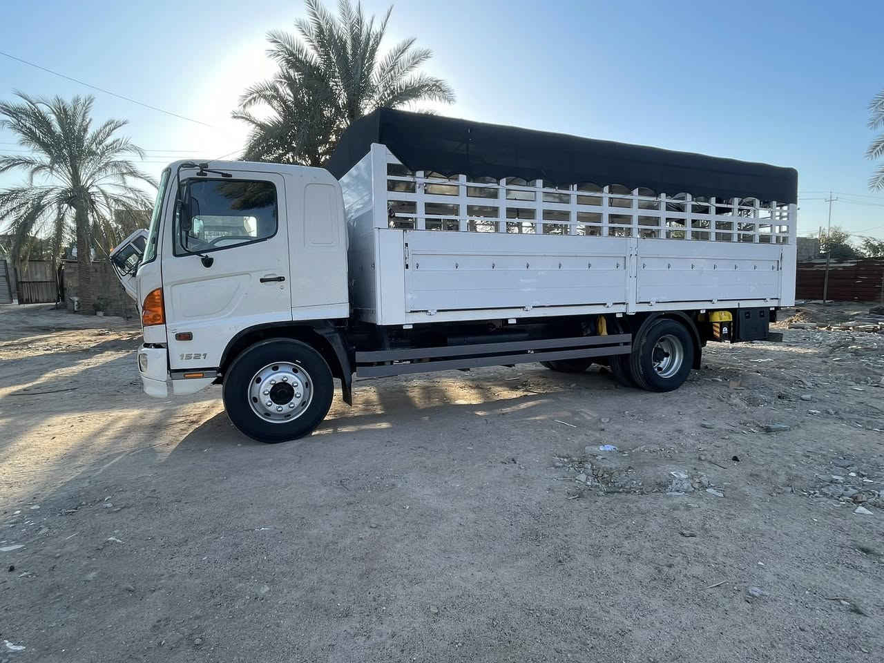 للبيع هينو ماليزي يسره بلاد   مديل 2008 اصل رقم بغداد انكليزي سنويه 4طن بدي هزه جديده قبل شهر تحويل مباشر سنويه لل 2031 توه مجدده السيارة فحل 8برغي طول الشاصي 7اله 15سانتيم مكينه80عادي كير سوبر اكسل سوبر فظل من الله السياره سريعه  بريك فراك بنز داكه جديد تخم تاير 22ونص جي تي  جديد بدي كاعية خشب وحديد عرض 255 سياره جاهزه للخير مابيه نقص ابيع كامل وابيع بدون بدي 
مكاني بغداد الشعلة 
***********
***********
