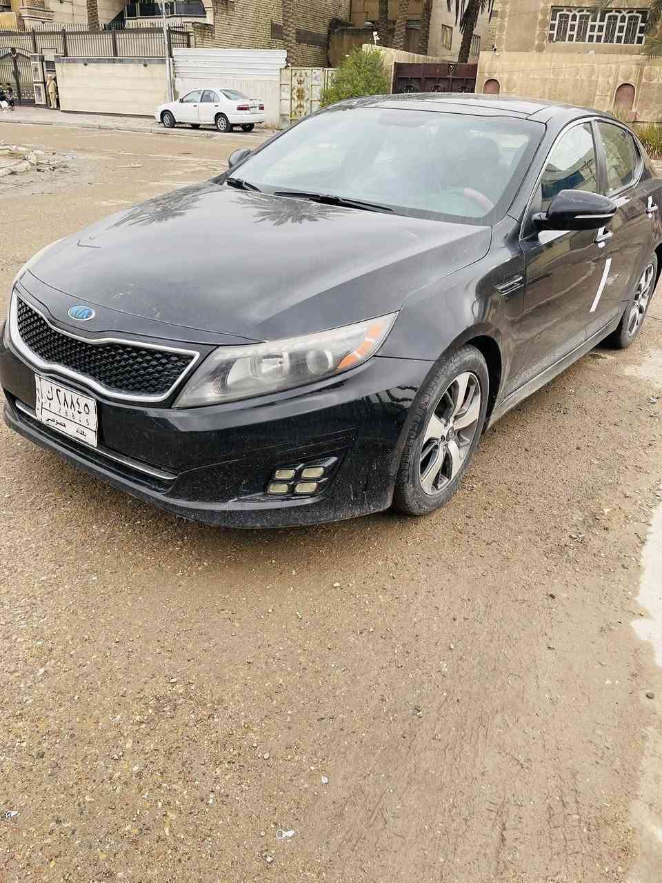 السلام عليكم كيا أوبتيما موديل 13 رقم بغداد وارد امريكي حادثها جاملغ امامي بدون دواخل وصبغ جاملغ. خلفي وباب سايق 
سياره اكثر من 6 سنوات ع ايد وحده 
فول مواصفات اعلى فئة لمتد1/1 SXL 
1-بصمة أبواب 
2بصمة تشغيل
3بصمة صندوق
4-تبريد نانو
5-تبريد قطعتين
6-سايد بريك بصمة
7-تدفئة تبريد كشنات خلفي امامي
8-بنيراما
9-مري شفط
10-اشاير بالمري
11-ترحيب يدات
12-سستم صوت
13-خزن كشنات
14-شفتات رياضي 
15-يدات نيكل
16-كشنات جلد
17-لد خلفي امامي
18-كاميرا
19-شاشة كبيرة 
20-زنون عالي ناصي
21-شاشة الكتروني ليزري
السيارة احلى من الصور ماشية 125 كم 
گير ومحرك كفالة 
السعر100
العنوان /بغداد بلديات
رقم الهاتف /***********
