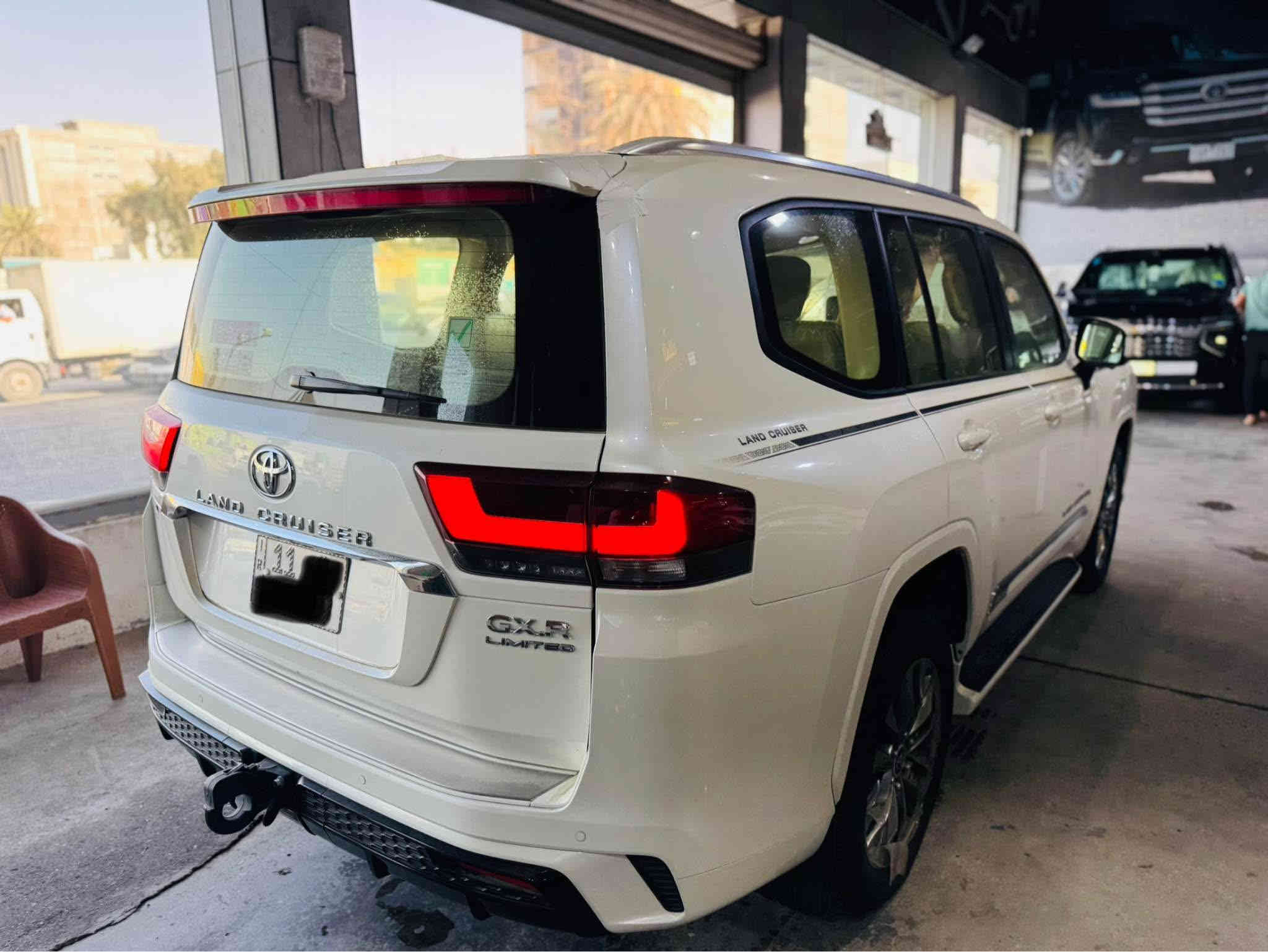 TOYOTA  
SAS  شركه ساز
رقم بغداد بسمي 
كل غراض بلادي موجود سياره 📦
‎الموديل :2024 . 
‎العداد :9000الف كيلو متر ..
‎* سقف سلايد .  
‎شغال /ثلاجه 
* 3 شاشه.  
‎* صندوق كهربائي  .  
‎* المقاعد الأمامية كهربائية . 
‎* المقاعد الأمامية و خلفية تبريد وتدفئة . 
‎* حساسات أمامية و خلفية.  
‎* كاميرا 360  4كاميرا
السعر ٧٥٥وبيهة مجال 
وكالة تويوتا عيراق شركة ساز اصلي 
العنوان زيونه تقاطع ملعب الشعب
***********
*********** بغداد
