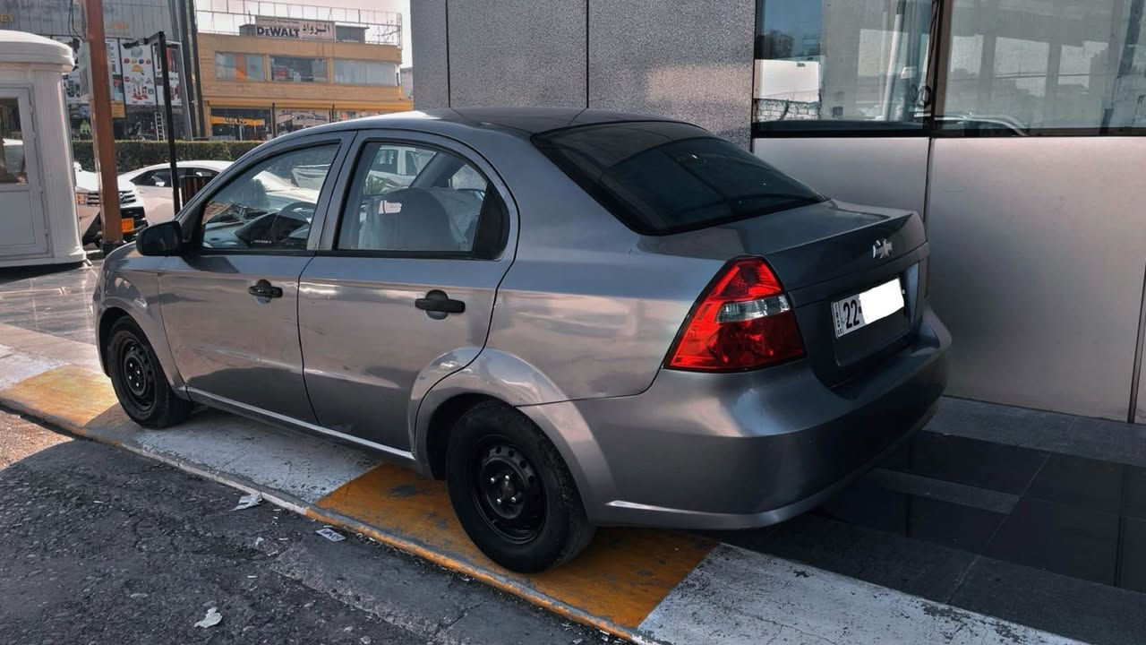 ئەڤیۆ 
مۆدێل ٢٠٠٧ مەکینە گەورە گێڕ عادی 
گێڕ و مەکینە تەبرید کارەباییات بە شەرت 
بڕاوە و وەرگەڕان و لێدران و بەناوکردن بە شەرت 
حیزام بۆیاغ لەسەر ساغی شان و سەقف نیتی 

ژمارەی خاوەنی *********** أربيل, العراق
