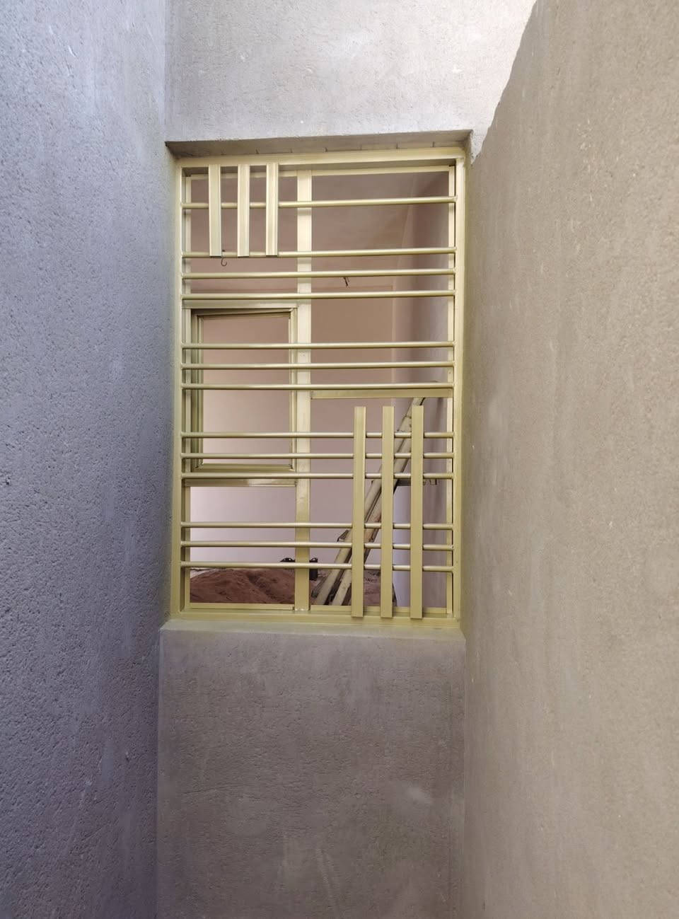 شعندك عمال خابرني وتدلل
عمال تنضيف البيوت والبنايات والمدارس 
حادله 
حداد 
صباغ ***********
