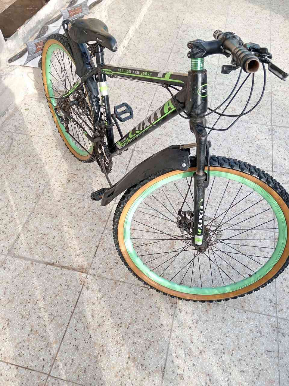 السلام عليكم عليكم دراج جبلي نضيفه دبل كير دبل بريك دسك شغال امامي وخلفي جاملغات جدد تايرات جديد السعر 100بي مجال المكان الصويره رقم الهاتف ***********
