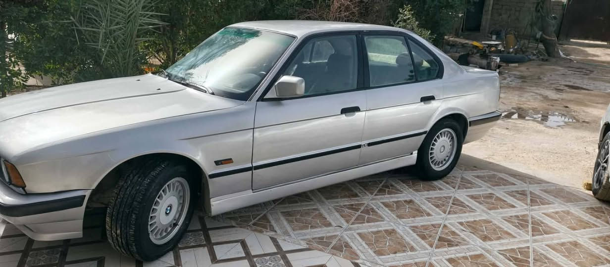 بي ام 525رقم بابل مديل 92سياره مصبوغه عام لجماليه مكينه مسگر عداله واتوماتيك حداديه نص عمر تخم تاير غرفته حلوة سعر 37ؤبيه مچال بصيط ***********
