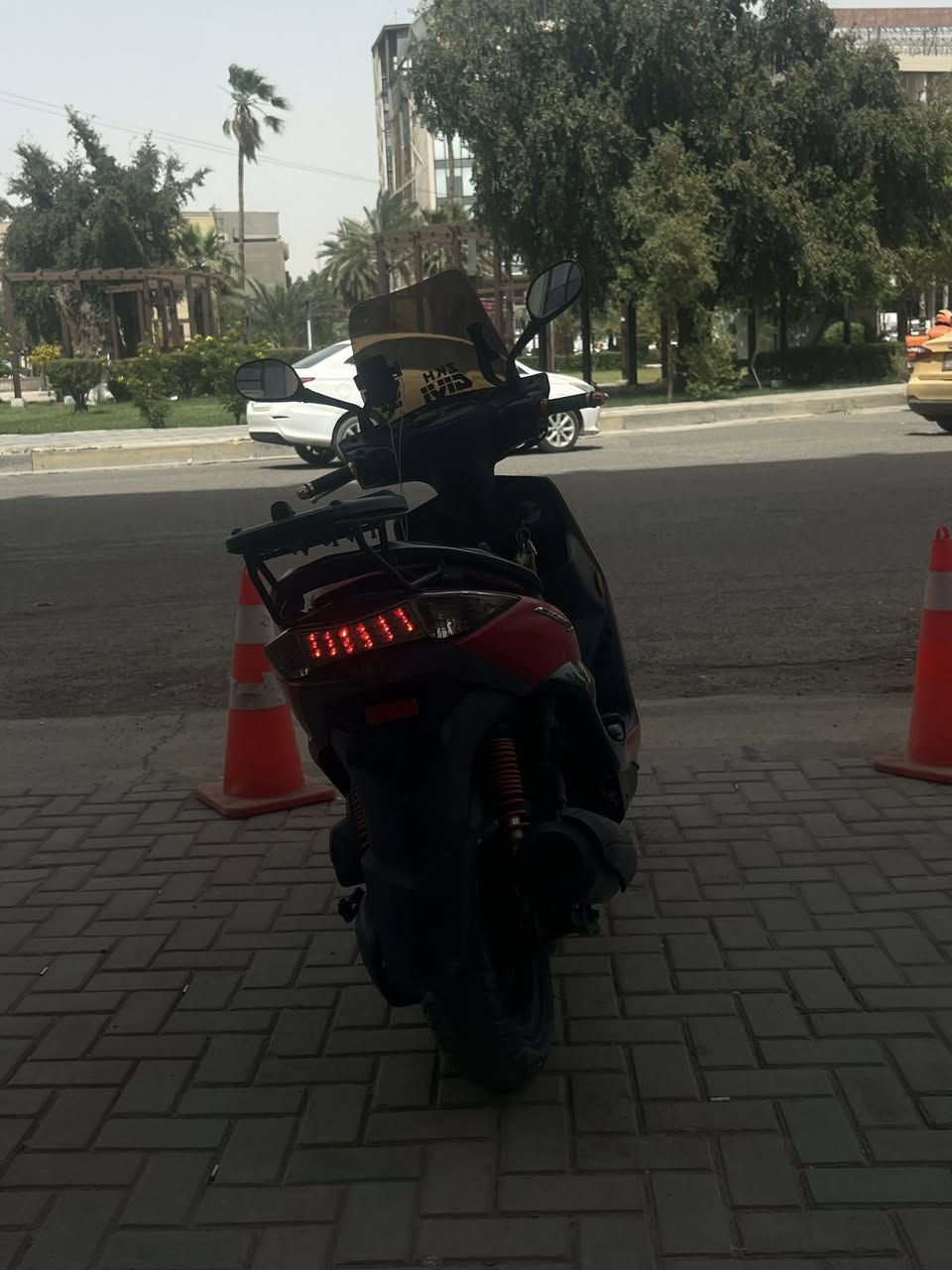 سلام عليكم سكنس لد للبيع بلاديه الدراجه برغي ممفتوح بيها ياباني اصل الدراجه شلعه معدل خير من الله مداريها الدراجه الله شاهد كله دهن موتل وبانزين محسن سعراها 1550 بيها مجال بسيط للشراي مكاني بغداد حريه 
*********** هذا الرقم متواجد
