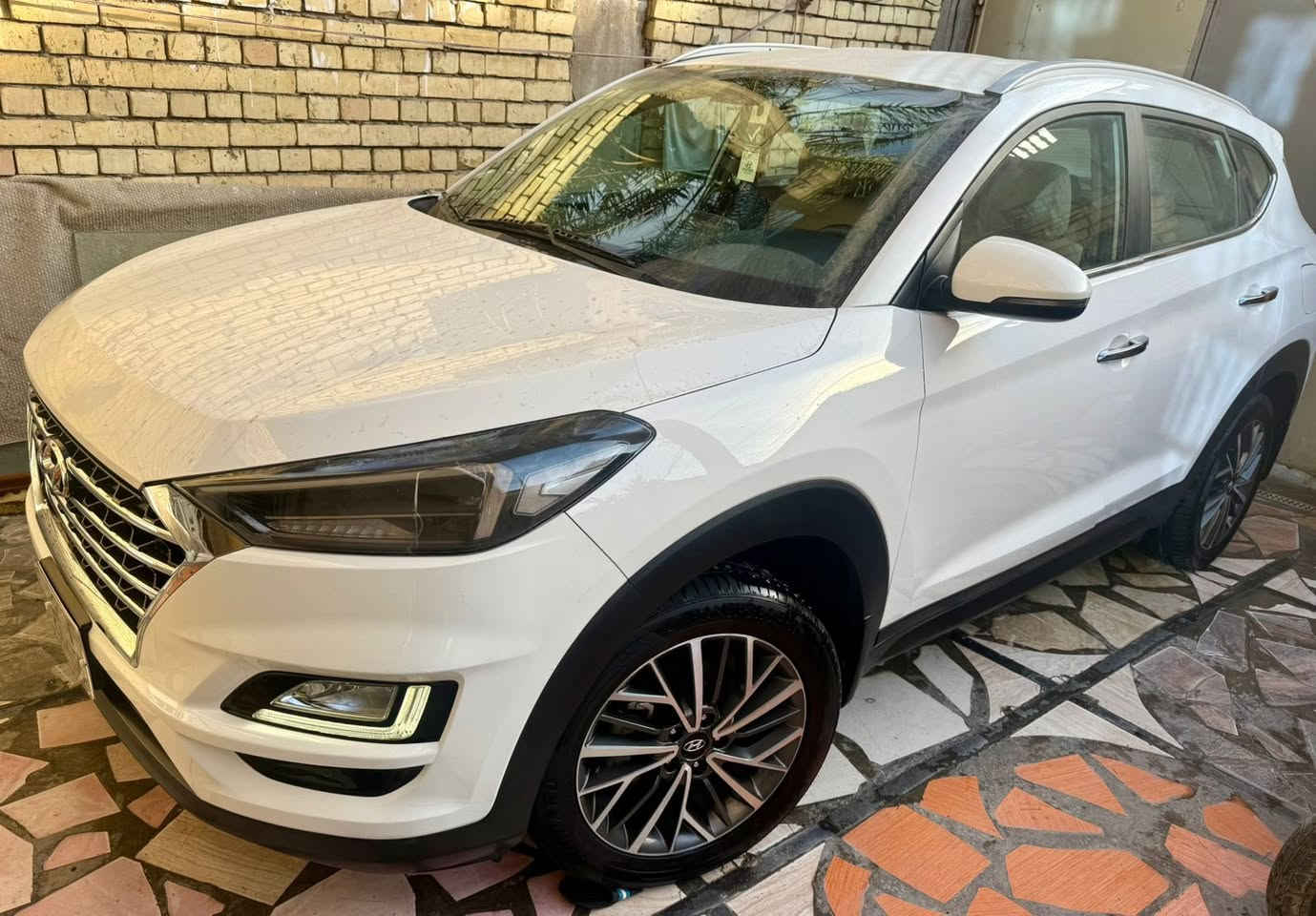 سلام عليكم 
توسان خليجي شركه الكاصد 2020
فول مواصفات عدا البانوراما
1. خمس عدسات
2. ⁠عدسات دواره
3. ⁠حساسات امامي خلفي
4. ⁠اشاير بلمري 
5. ⁠مري شفط 
6. ⁠بصمتين 
7. ⁠ويل كب 18 خمسه 
8. ⁠اريل نكفيشن 
9. ⁠تخم تاير جديد
* السياره ماشيه 61 ونضيفه 
* ⁠بيهه مكانين بارد 
* ⁠السونار مرفق مع الصور مكانهه بغداد 
* ⁠السعر خاص اتصل وتامر امر

***********
