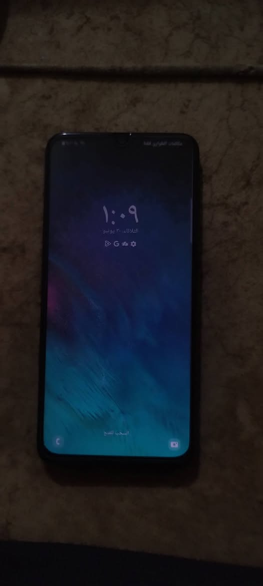 للبيع تلفون (Galaxy A70) اسود فول مواصفات ما بيها اي شي بس السماعه اشوي ضعيف 
السعر 100الف قفل 
للستفسار ***********
