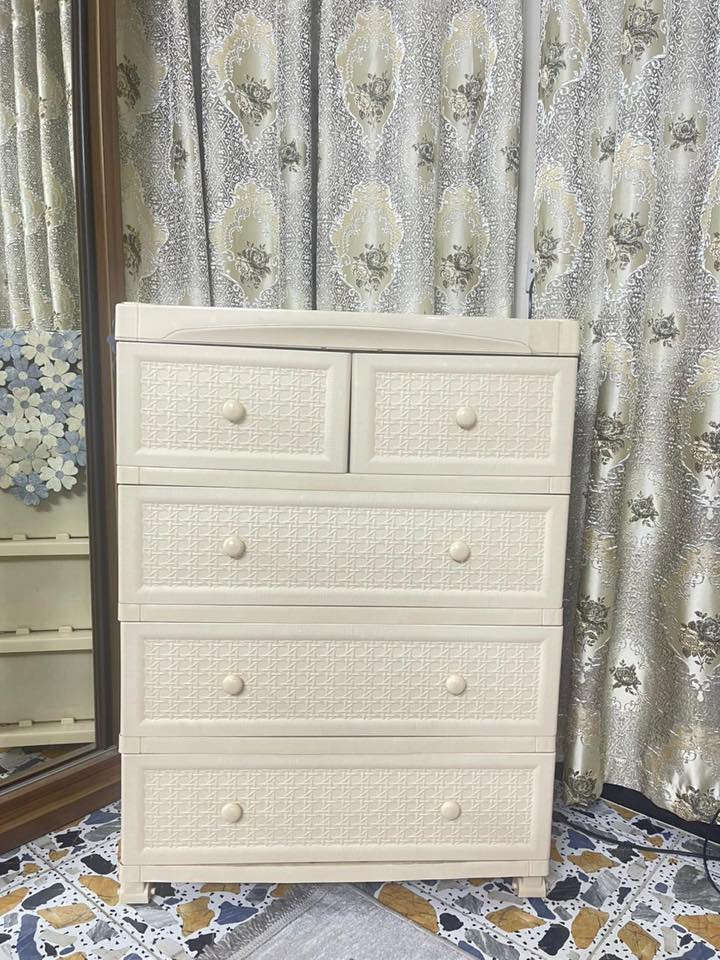 للبيع ميز جرارات بلاستك نوعيه ممتازه للاستفسار الانصال على ***********////***********
