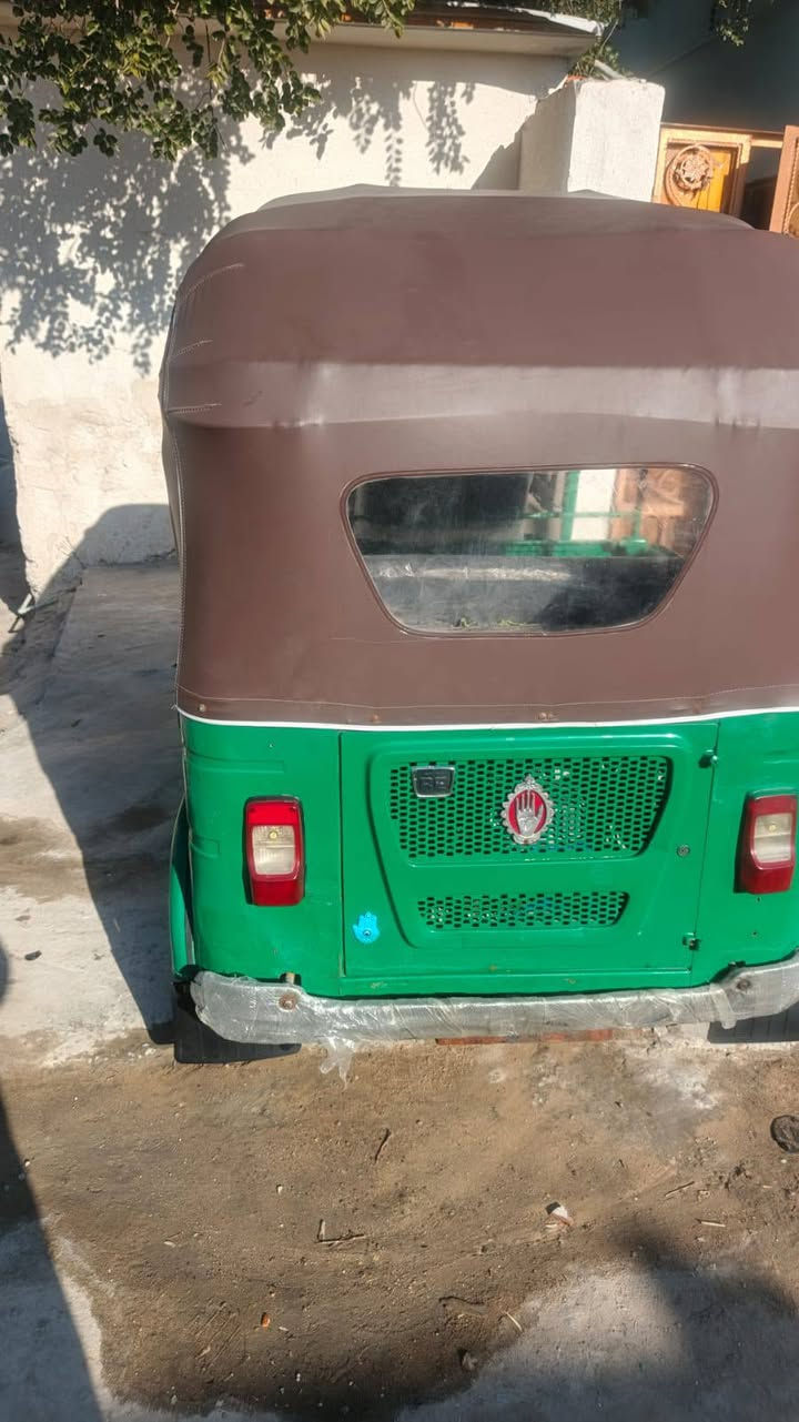 تكتك باجات 22كفاله  محرك بدي بس ضربه بارد كد شبر جاهزه من كلشي  بصره حيانيه الرقم *********** السعر8500 رقم او سنويه
